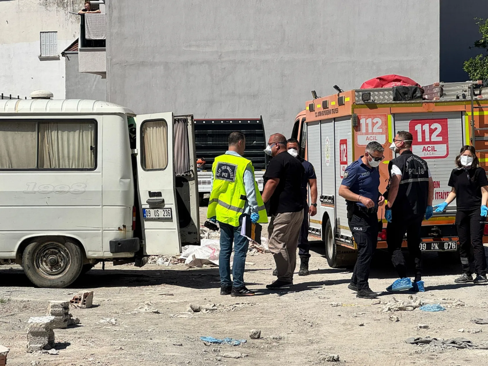 Bir kişi minibüs içerisinde ölü bulundu
