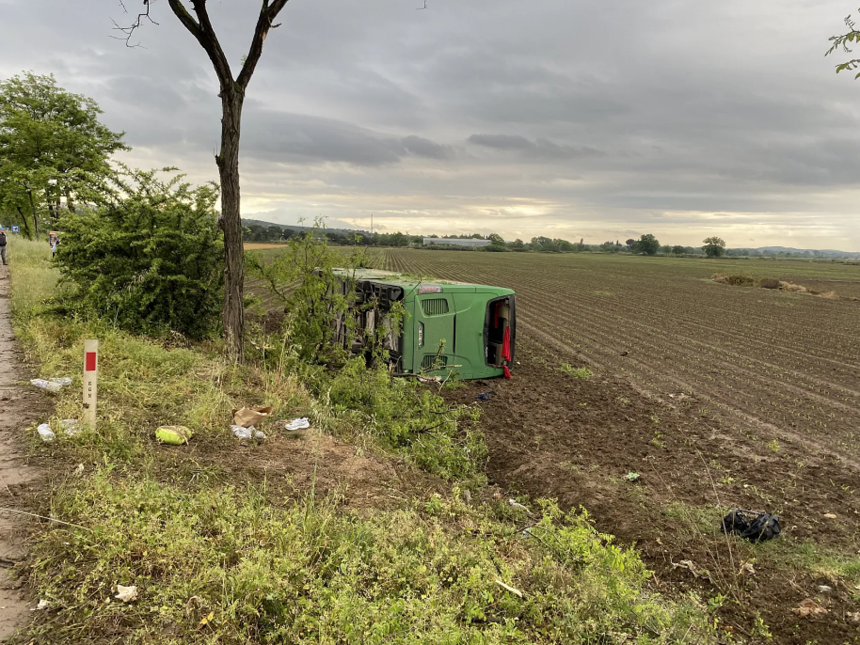 Çanakkale'de otobüs devrildi: Çok sayıda yaralı var