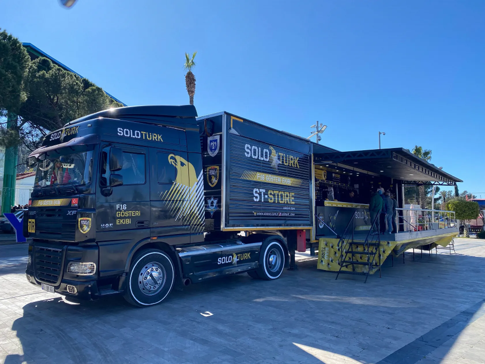 Solo Türk Tırı 27 Şubat'a kadar Fethiye Beşkaza Meydanı'nda