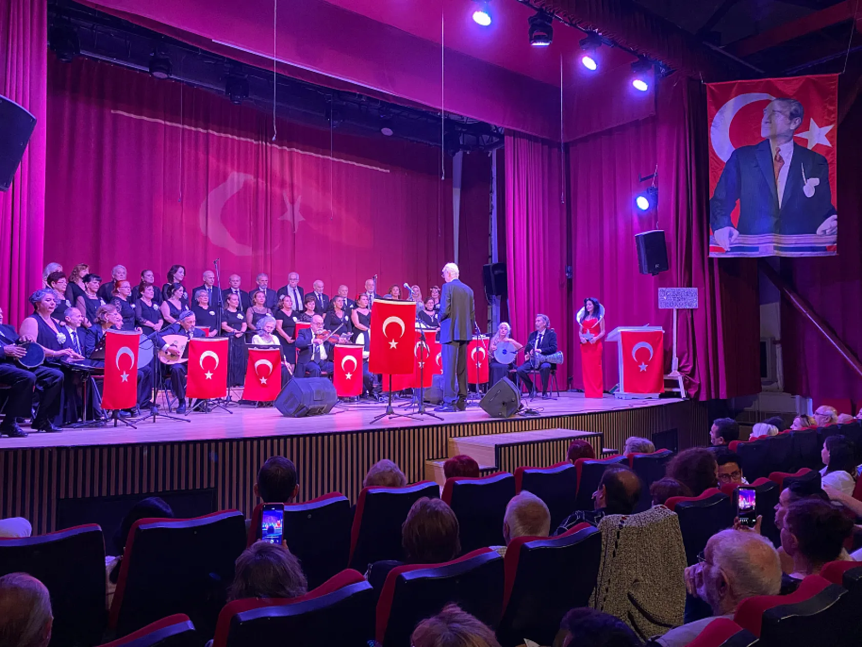 Fethiye'de Ata'ya Saygı konseri