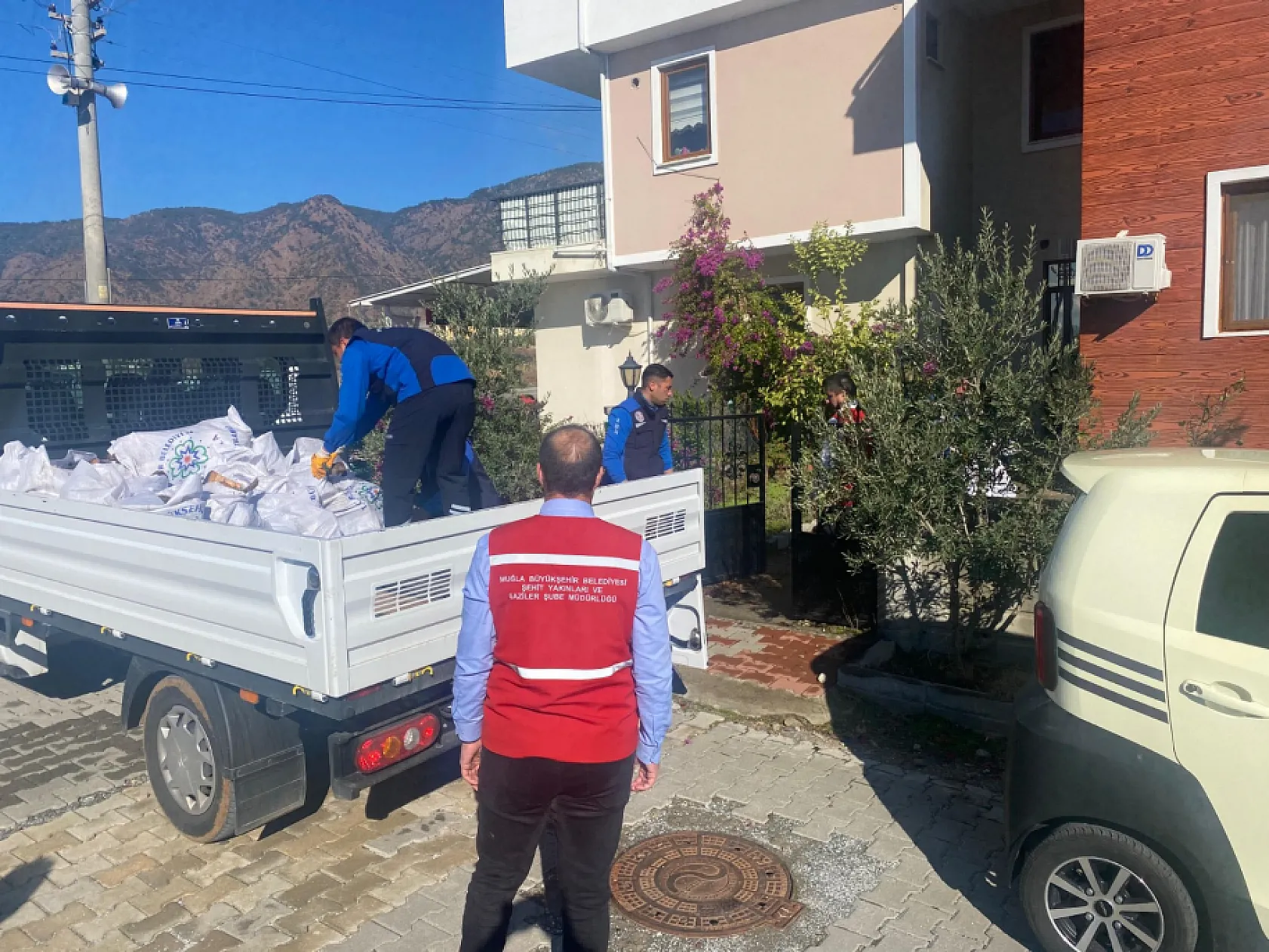 Muğla Büyükşehir'den Soğuk Kış Günlerinde Yakacak Desteği