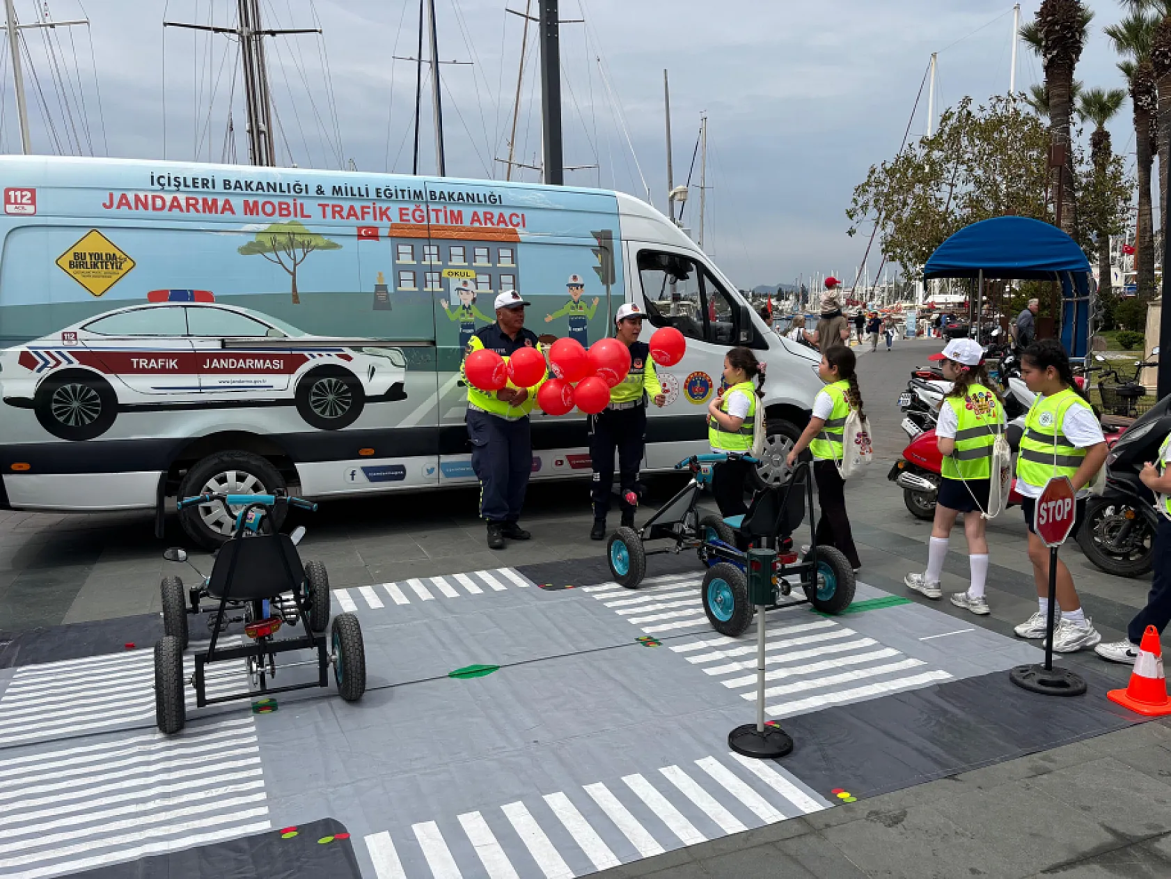 Bodrum'da öğrenci ve vatandaşlara trafik eğitimi verildi