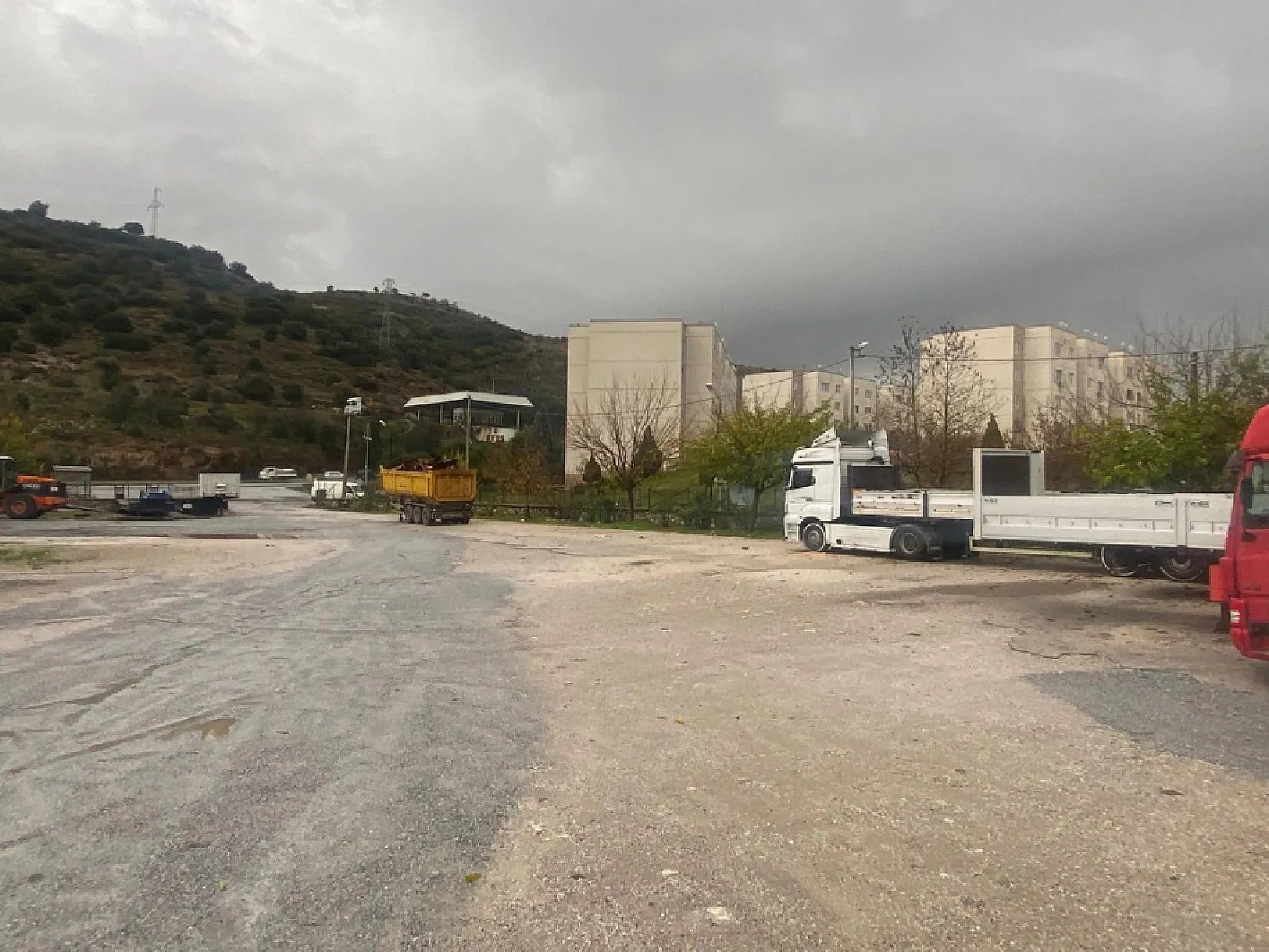 Büyükşehir, Kamyon ve Tır Park Sorununu Çözdü