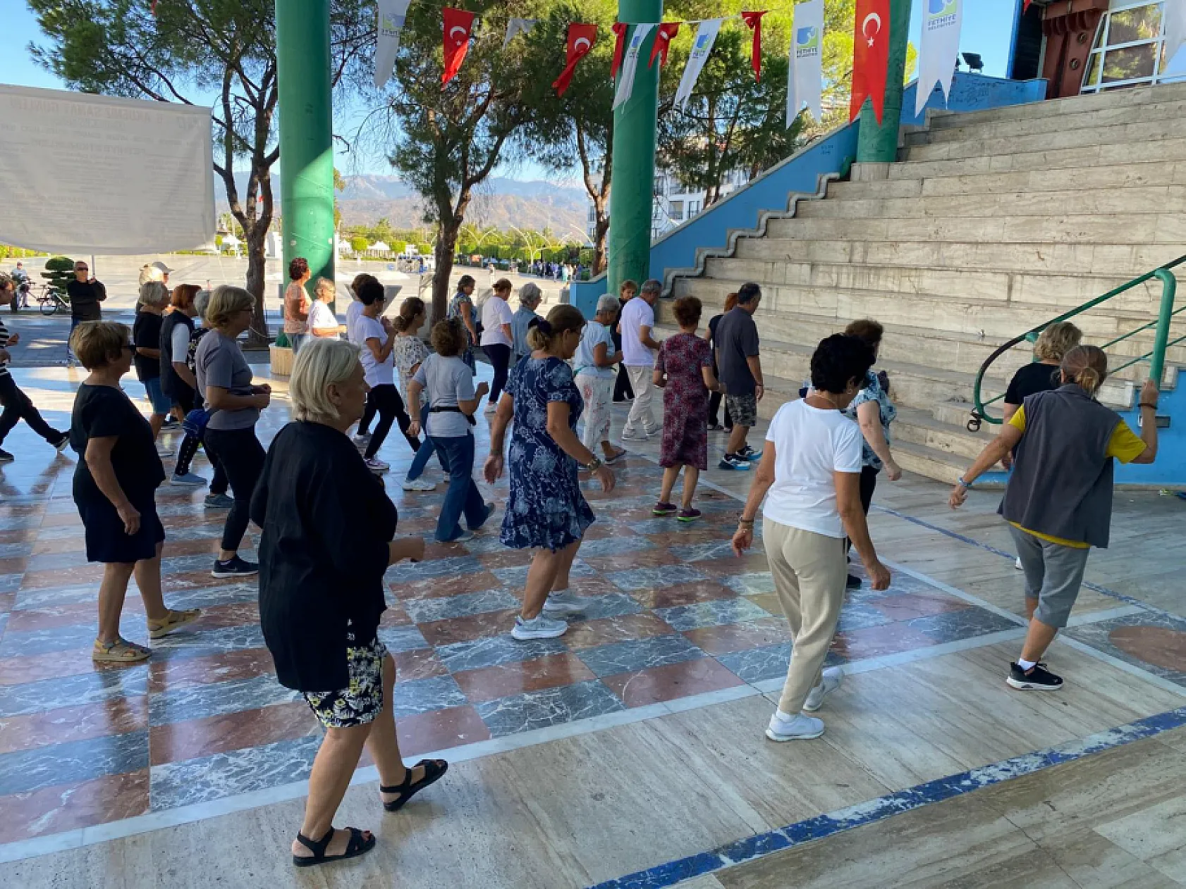 Fethiye'de SAYAP Kuşaklar Arası Kaynaşmayı Arttırmak İçin Ayda Bir Etkinlik Düzenliyor