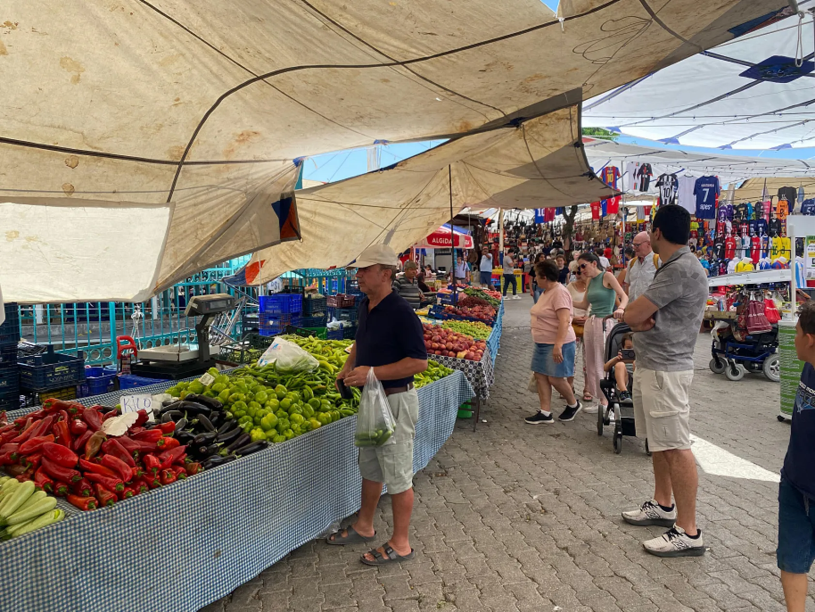Fethiye Salı Pazarı'nda alım gücü düştü, tezgâhlar boş kaldı