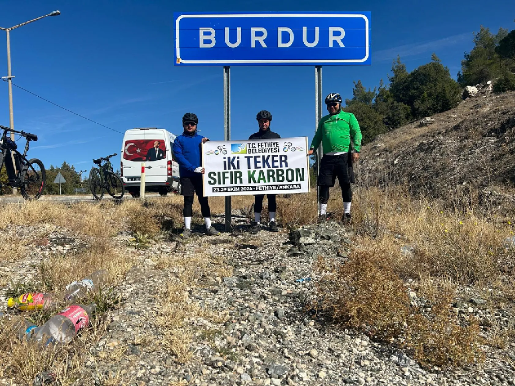 Fethiye'den Anıtkabir'e Yola Çıkmışlardı, Burdur'da Çevre Temizliği'ne Dikkat Çektiler