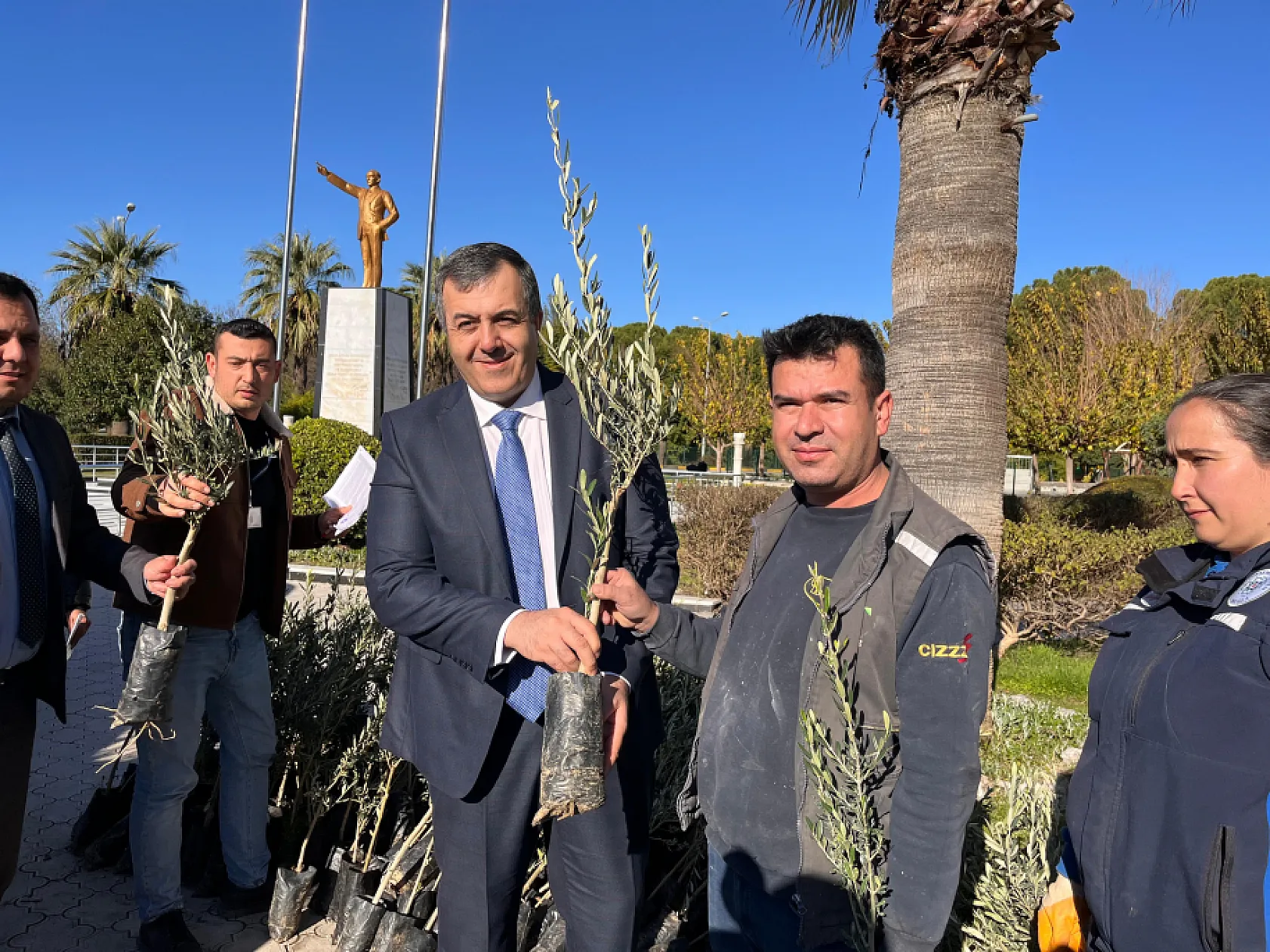 Dalaman'da Zeytin ve Ceviz Fidanları Dağıtıldı
