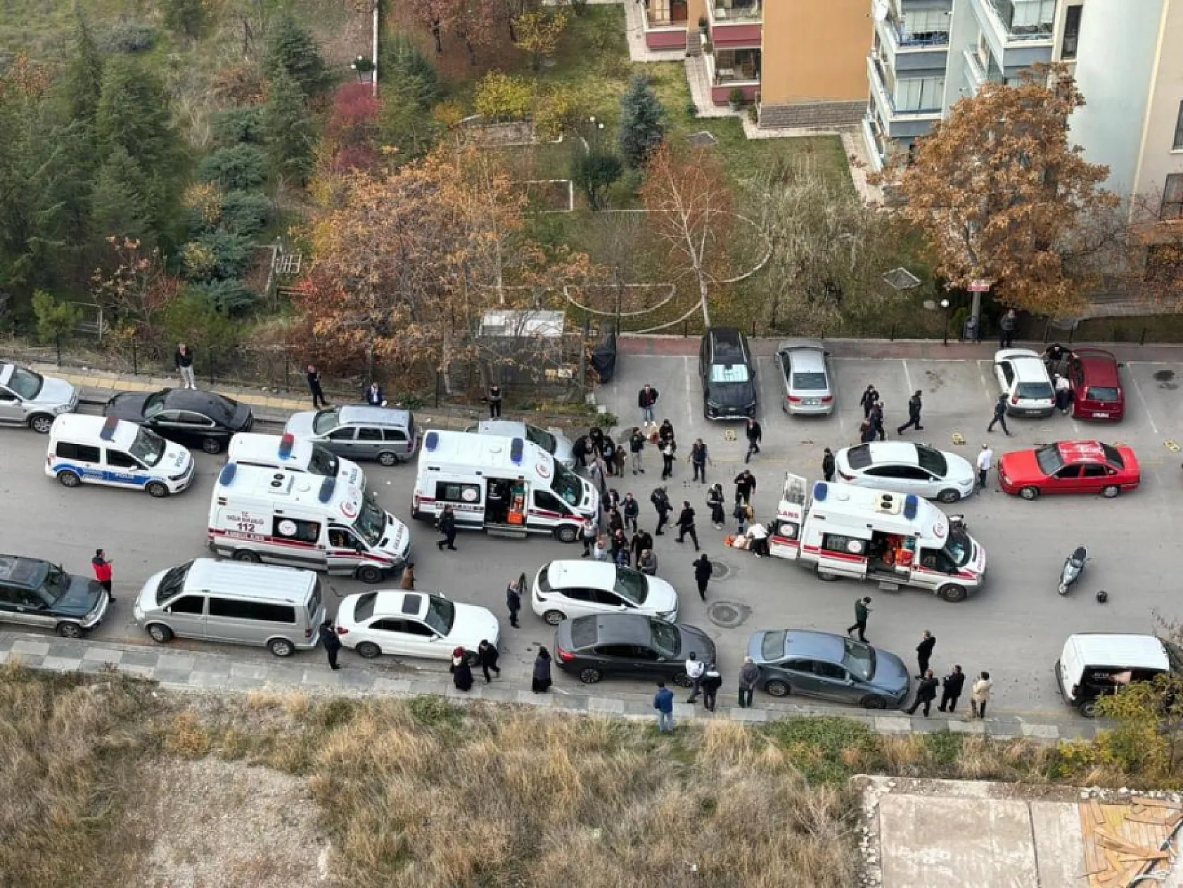 Adliye çıkışı bıçaklı kavga: 3'ü ağır 5 yaralı