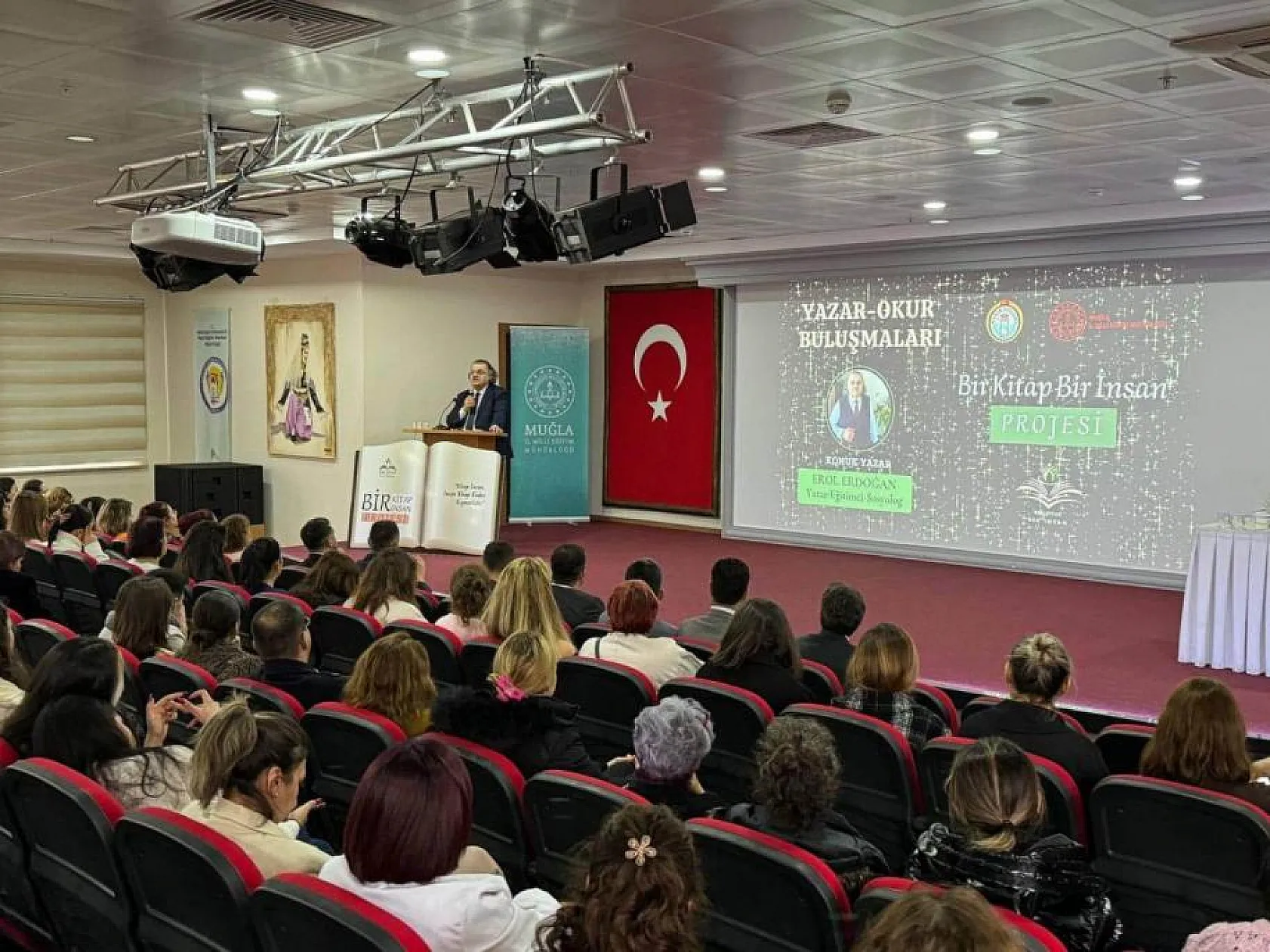 Eğitimci yazar Erdoğan, öğrencilerle buluştu