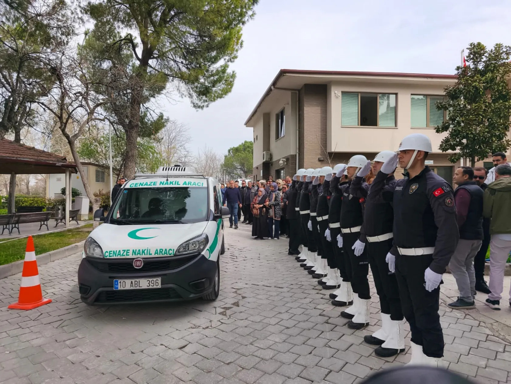 Denizli'de Kalp Krizi Geçiren Emekli Emniyet Müdürü Hayatını Kaybetti