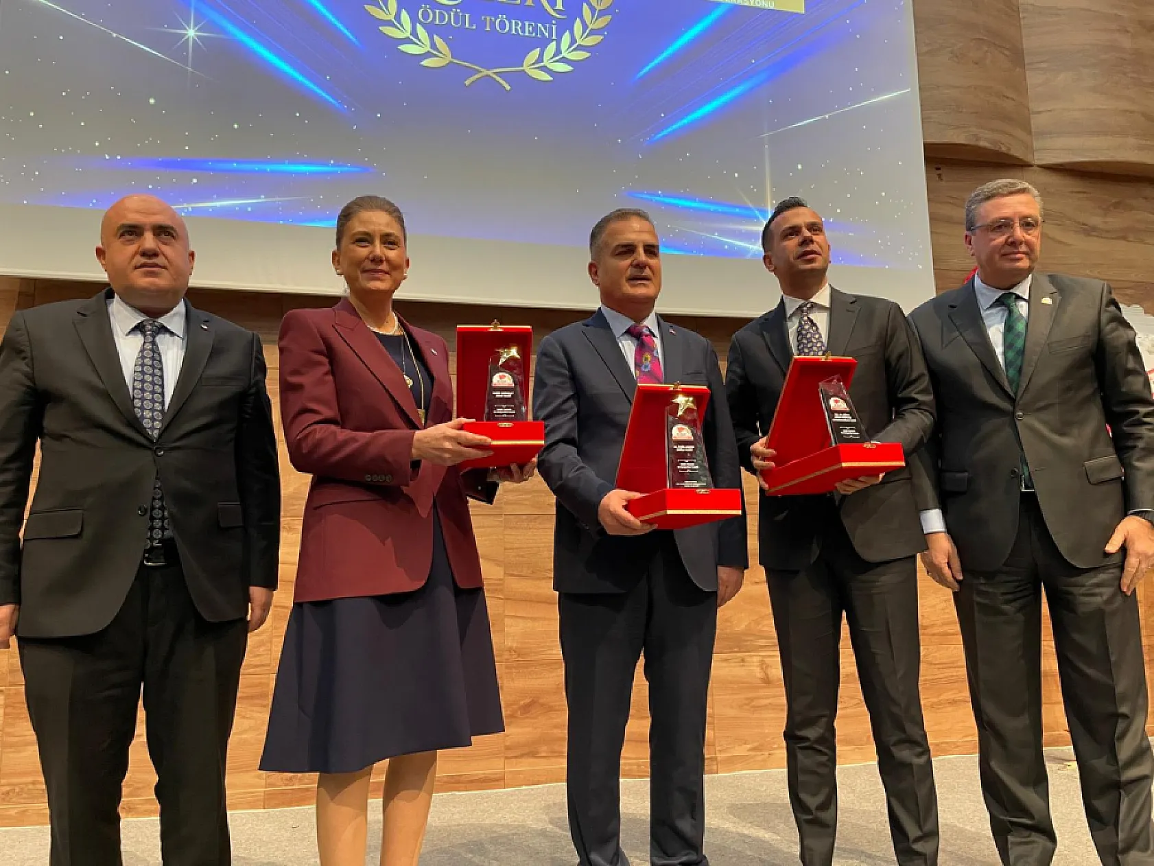 Alim Karaca, En Başarılı İlçe Belediye Başkanı Ödülünü Aldı