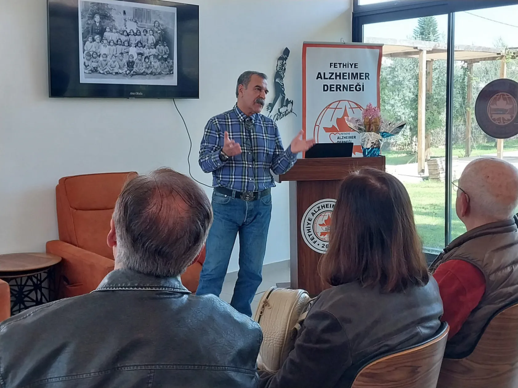 Fethiye Alzheimer Derneği seminerinde 'Dayanışma kültürü ve gönüllülük' konuşuldu