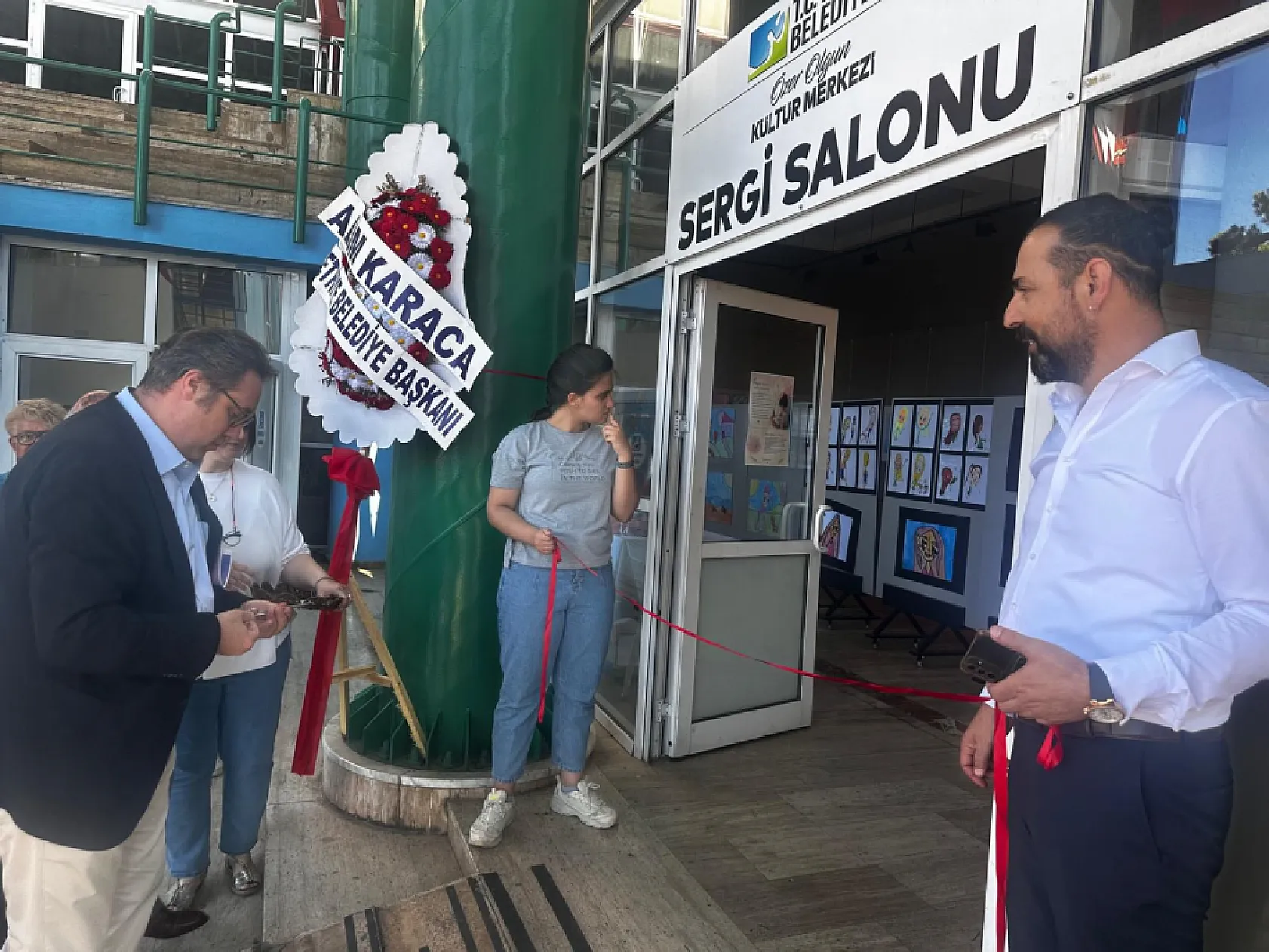 Fethiye'de Otizmli Feyza'nın Renkli Dünyası Sergiye Dönüştü: 'Resimlerle Kendini Anlatıyor'