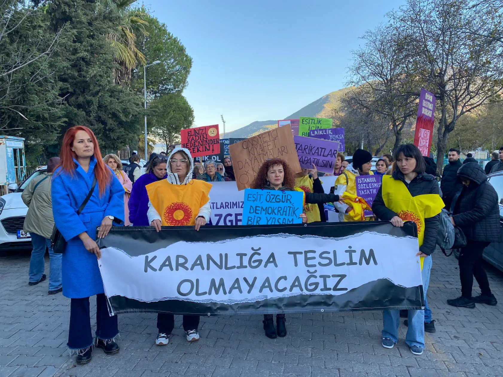 Fethiye'de Kadınlar, 'Şiddet, İstismar Tehdidi Altında Yaşamayı REDDEDİYORUZ'