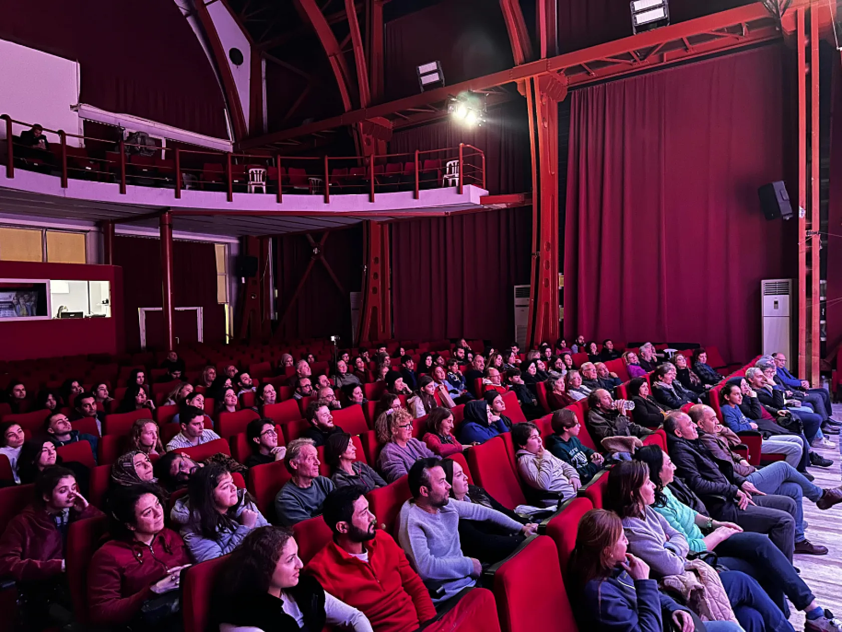 Fethiye'de 'Bil Bakalım Ben Kimim' Tiyatrosu Yoğun İlgi Gördü
