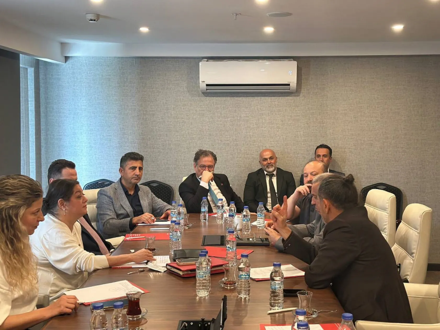 Özel eğitim konfederasyonu değerlendirme toplantısına yoğun ilgi
