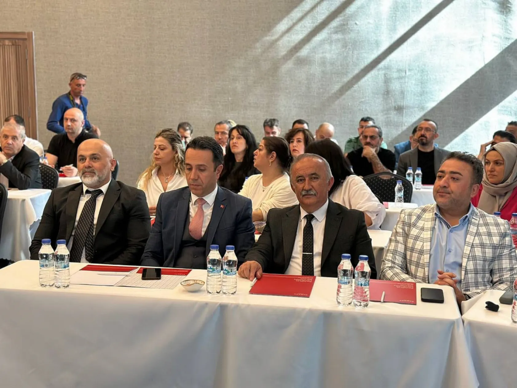 Özel eğitim konfederasyonu değerlendirme toplantısına yoğun ilgi