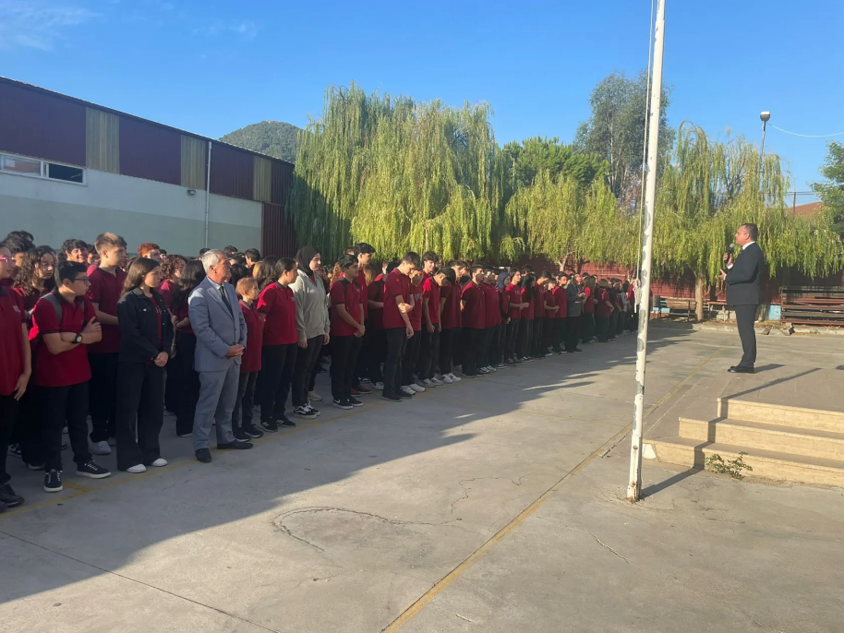 Fethiye Kaymakamı Akkaya ve Milli Eğitim Müdürü Kaya'dan Bayrak Törenine Katılım
