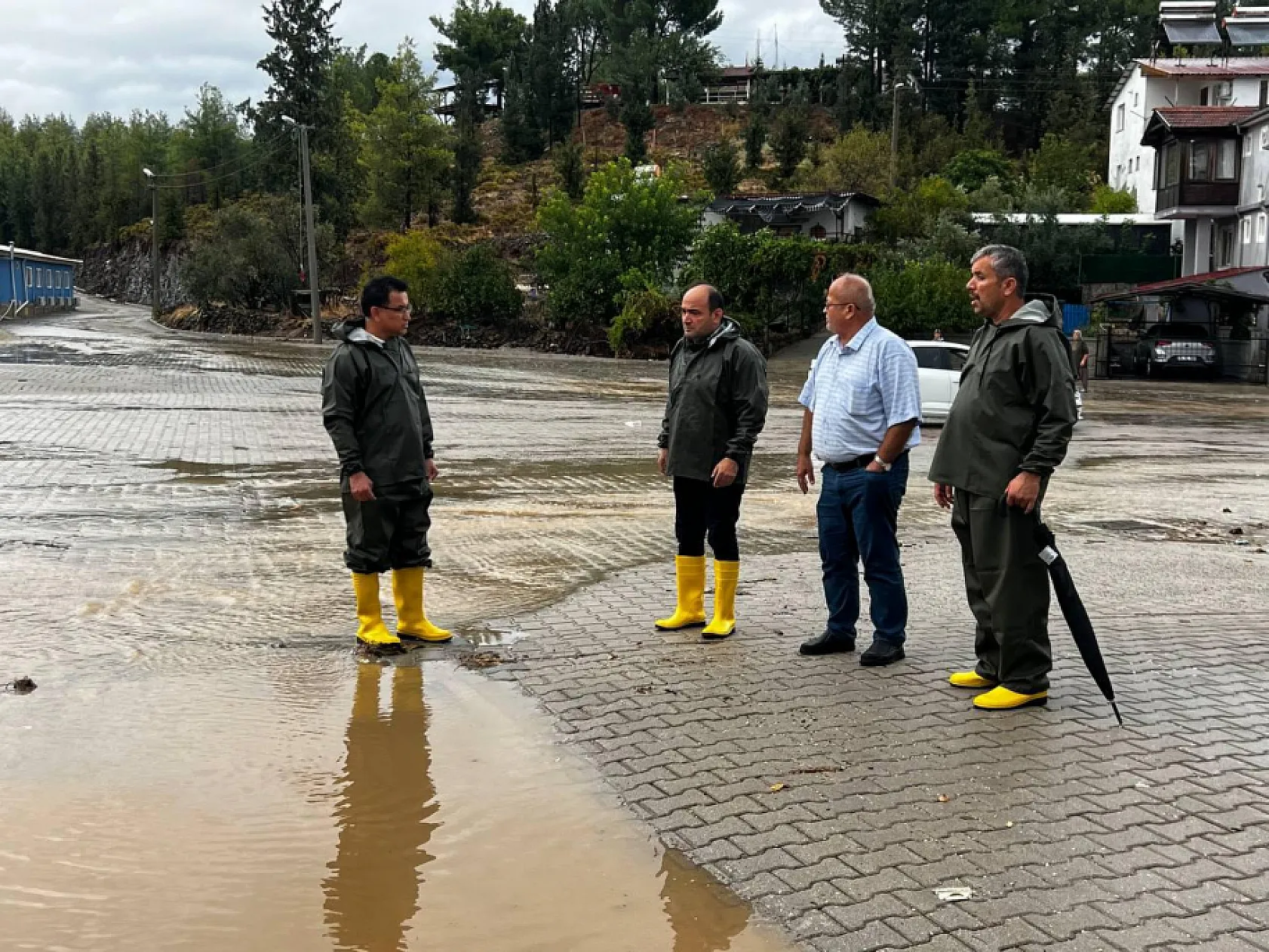 Başkan Akdenizli Sağanak Yağış Sonrası Sahadaydı: 'Ekiplerimiz 24 Saat Teyakkuzda'