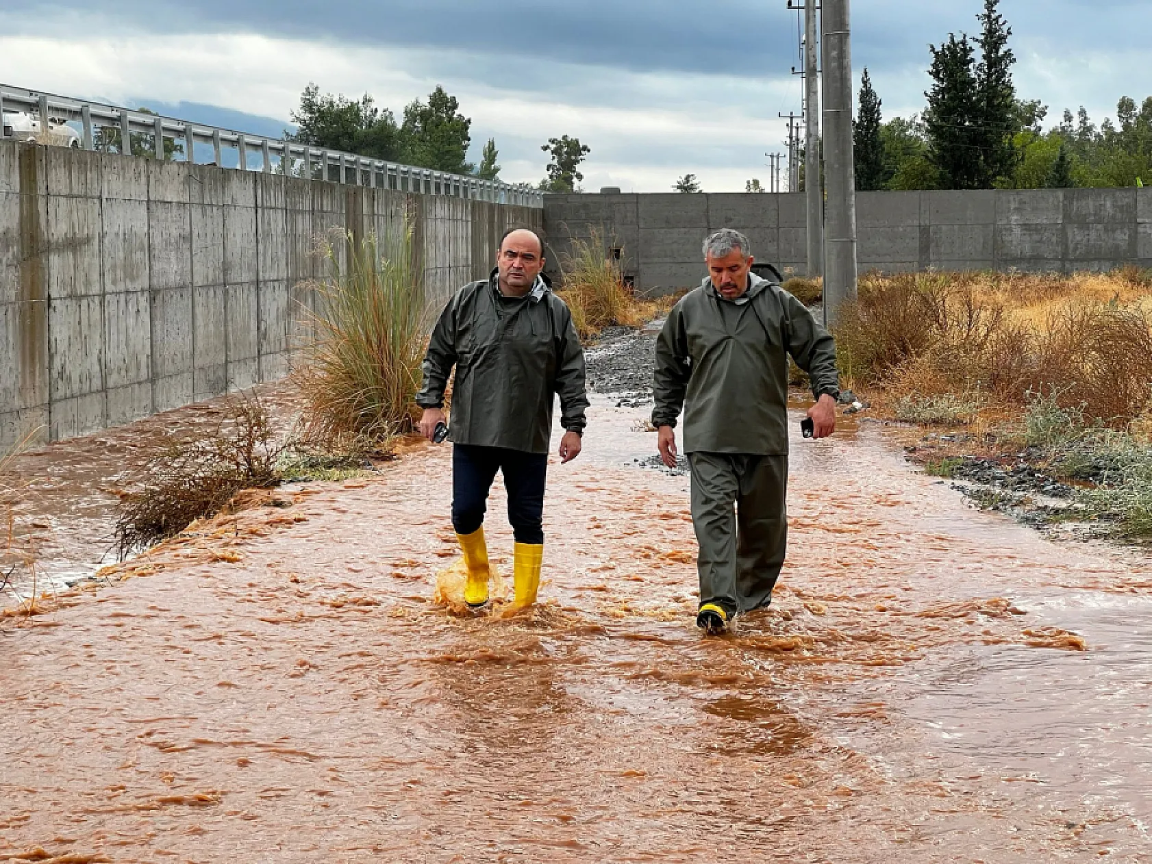 Başkan Akdenizli Sağanak Yağış Sonrası Sahadaydı: 'Ekiplerimiz 24 Saat Teyakkuzda'