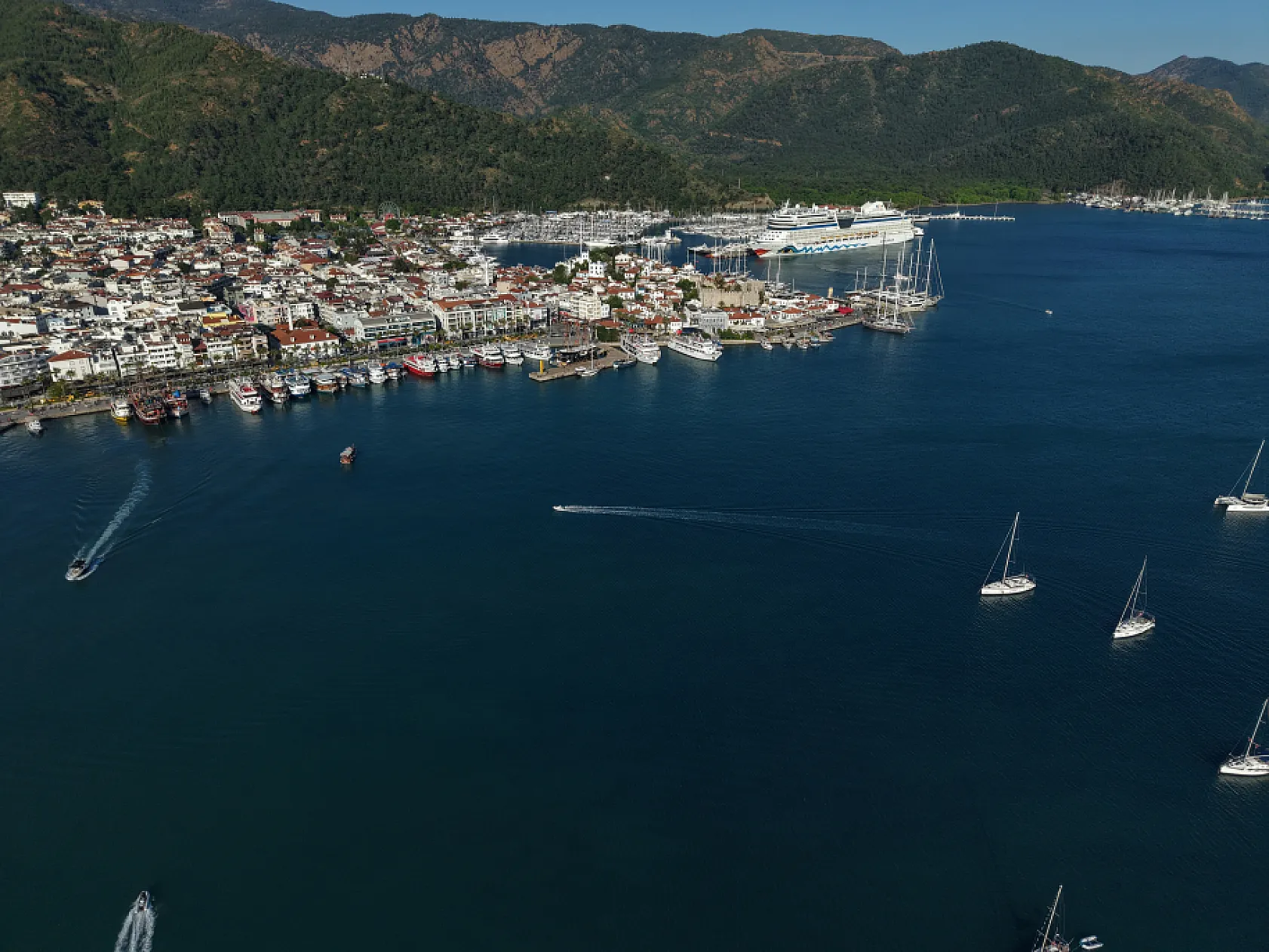 Marmaris'e 'Aida Stella' kruvaziyeriyle 2 bin 500 turist geldi