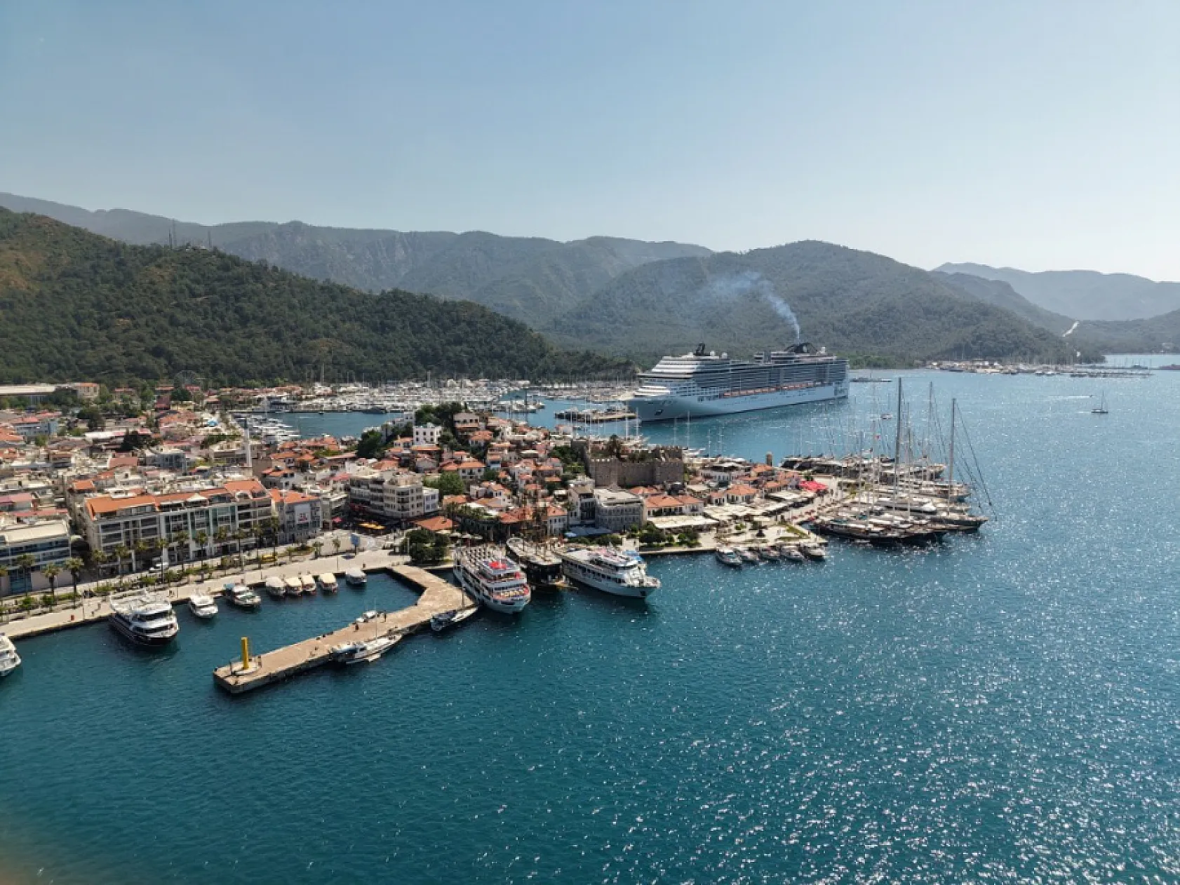 Marmaris'e 'MSC Divina' kruvaziyeriyle 3 bin 280 turist geldi