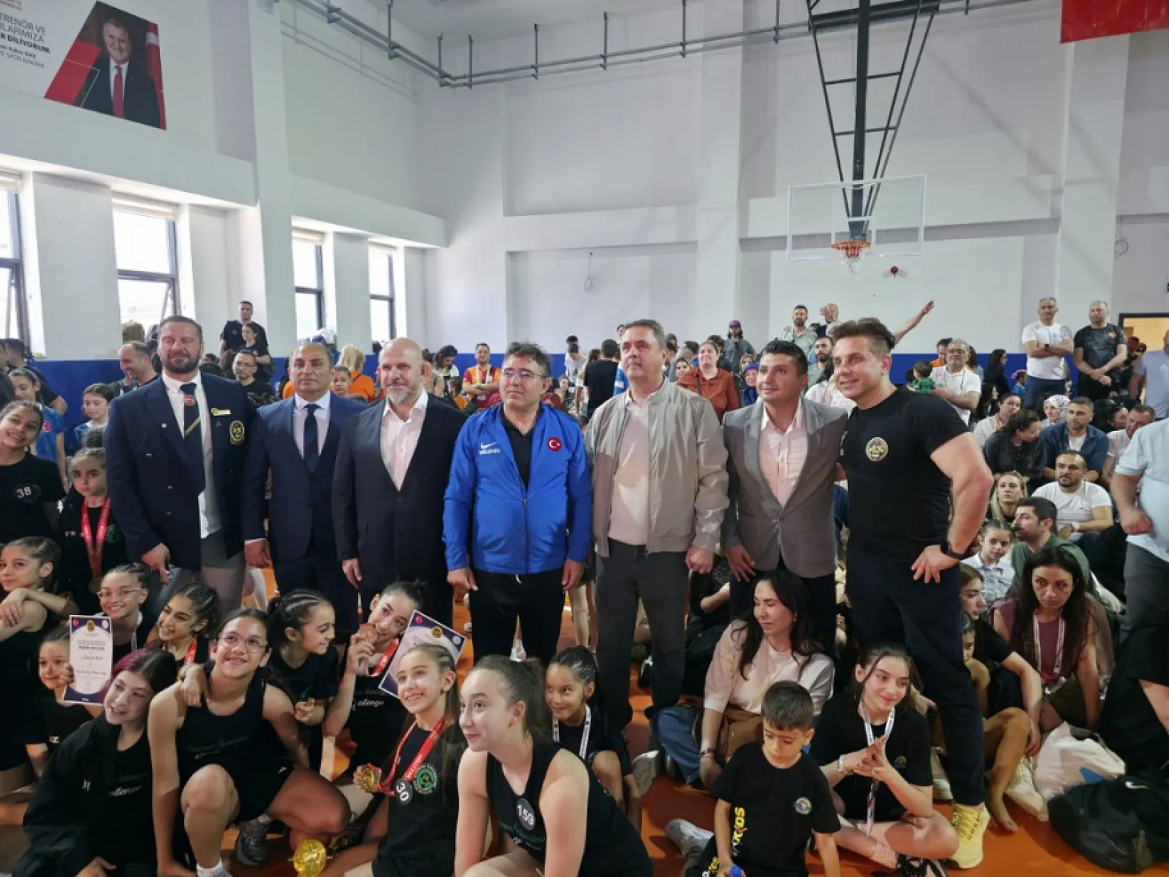Marmaris'te çocuk fitness şampiyonası renkli görüntülerle başladı