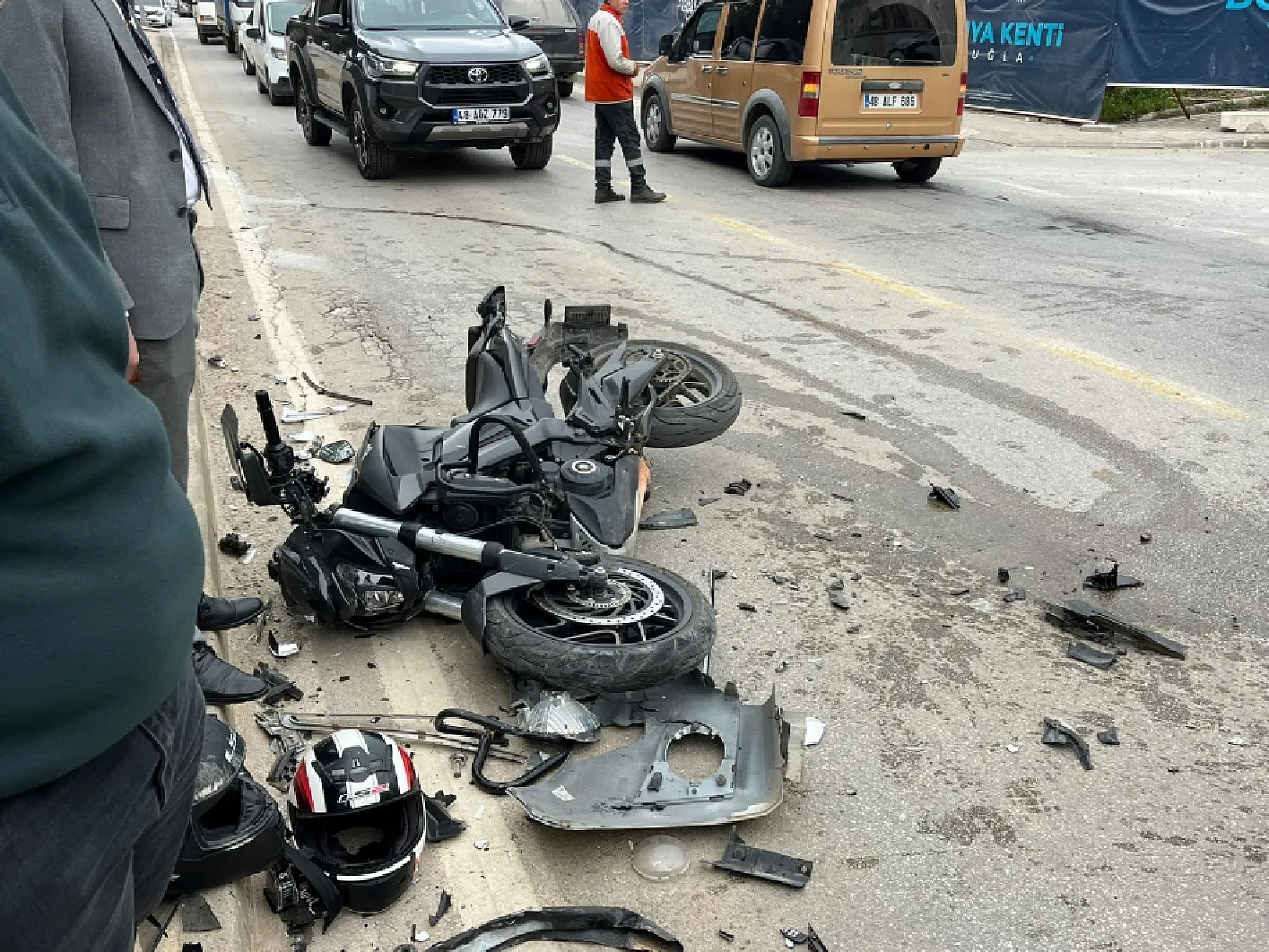 Menteşe'de yarım saat arayla iki motosiklet kazası: 3 yaralı