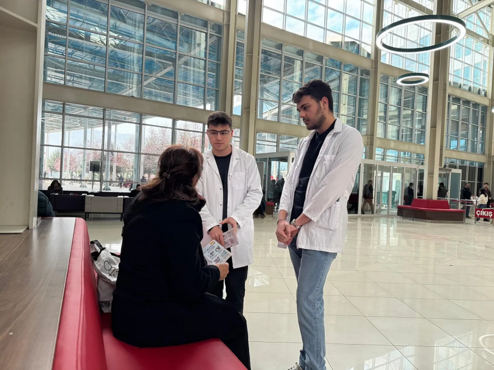 MSKÜ Tıp Fakültesi öğrencileri antibiyotik kullanımı hakkında bilgilendirdi