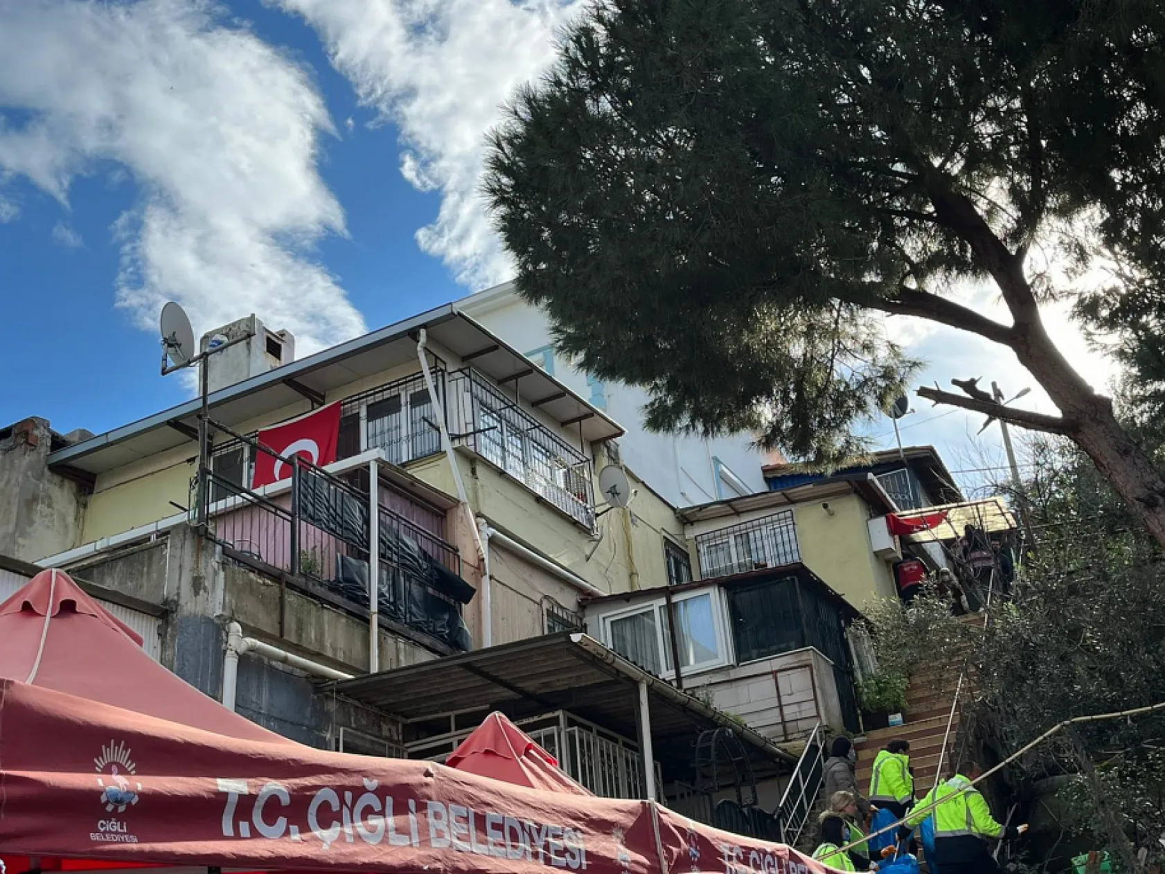 Şehit pilotun İzmir'deki evinde yas
