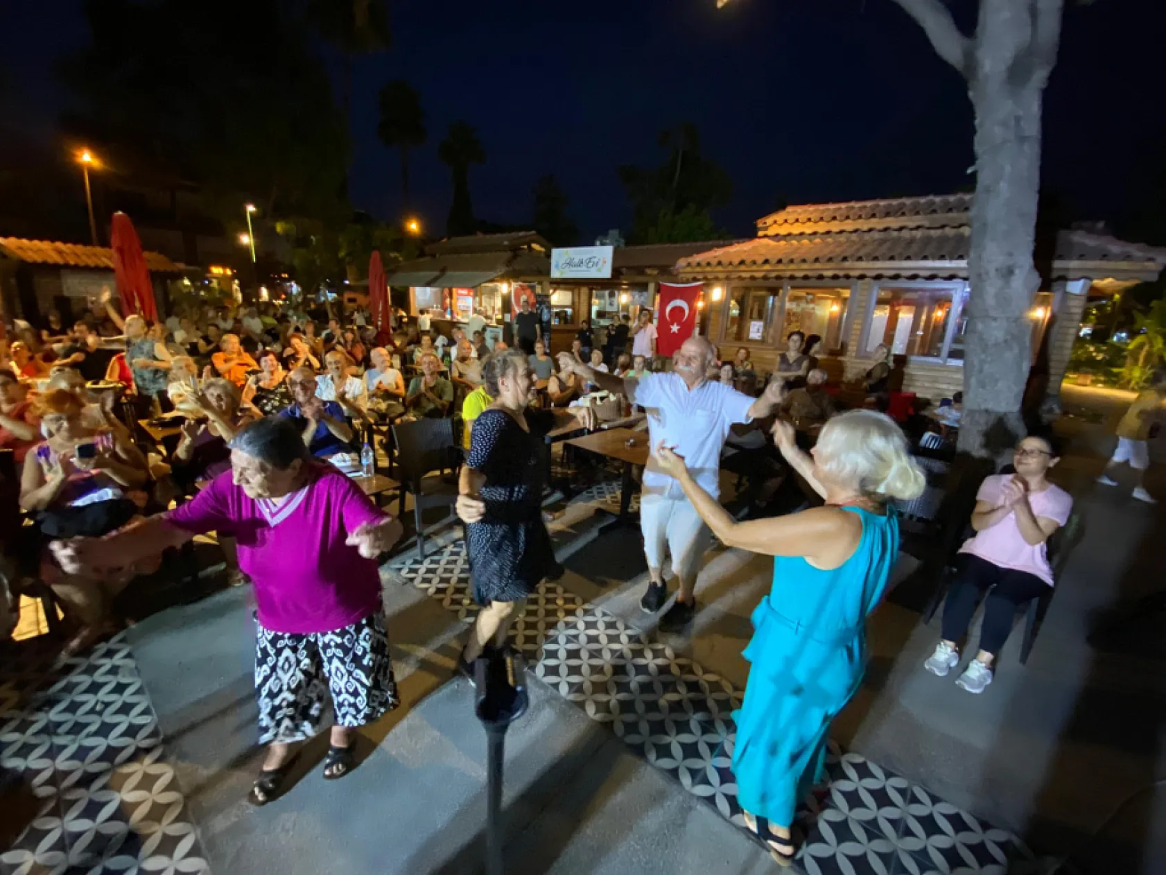 Adem Kazan, Müzikli Fethiye Akşamları'nda Unutulmaz Bir Akşam Yaşattı