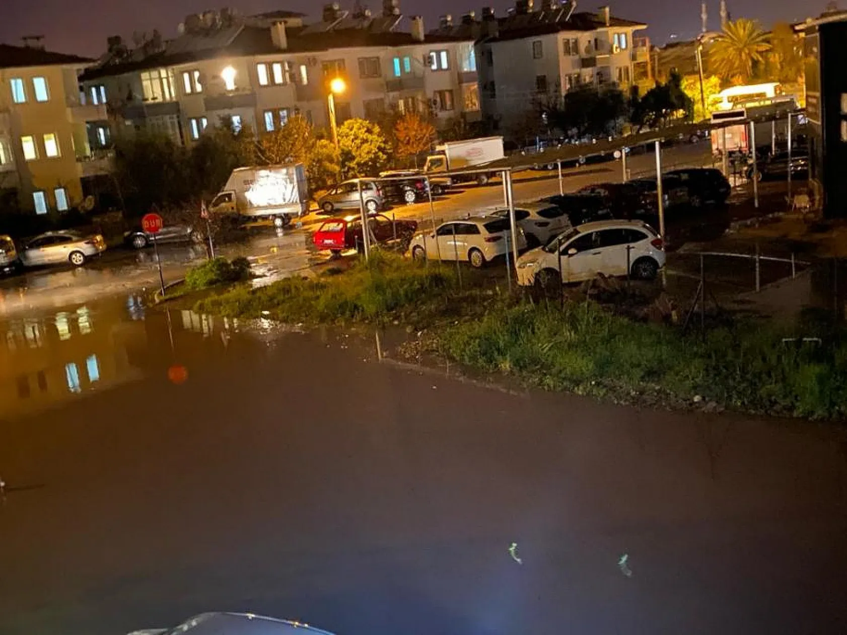 Fethiye'de suyun yüksekliği yer yer 1 metreyi geçti