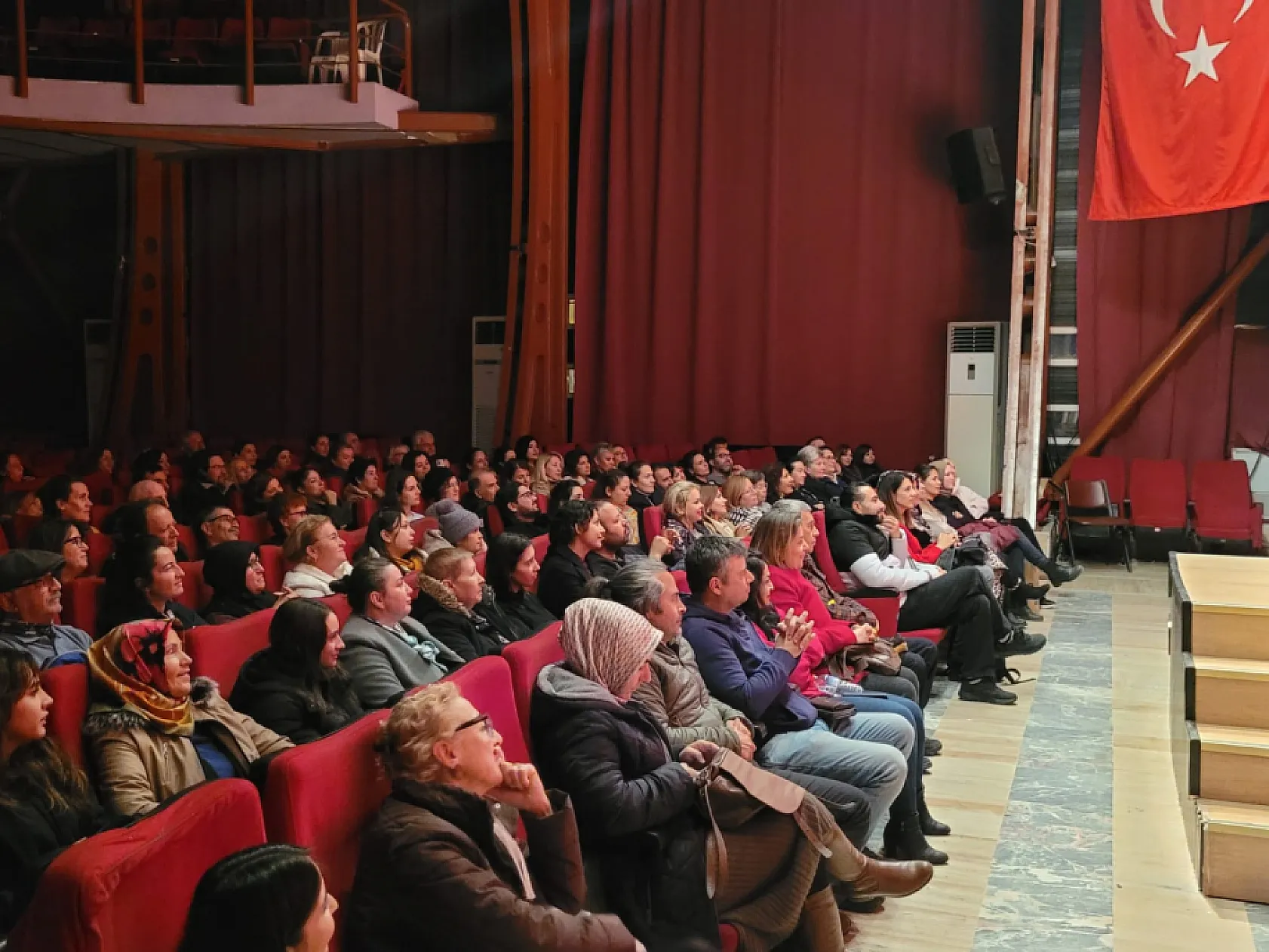 30 yıl sonra yeniden Fethiye'de: Usta tiyatrocu unutulmaz bir gece yaşattı