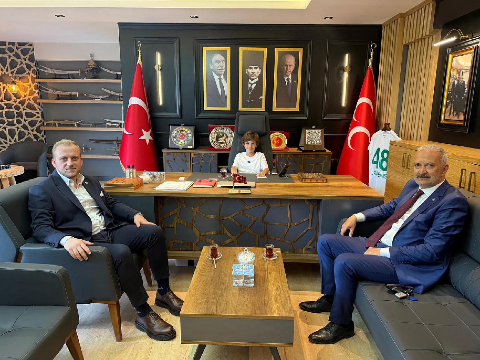 MHP Muğla İl Başkanlığı'nda 23 Nisan coşkusu: Koltuk geleceğin emanetine teslim edildi