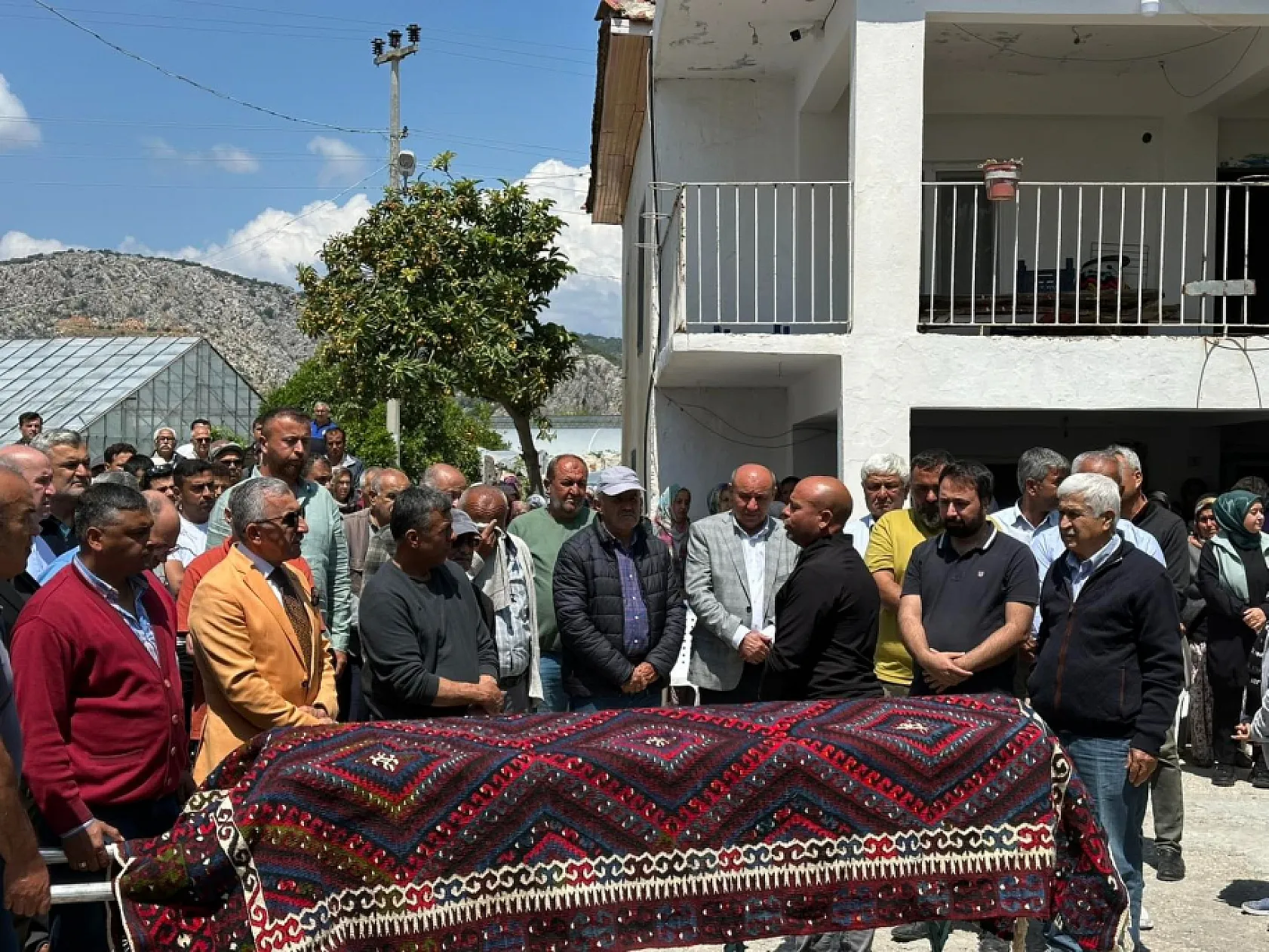 Milletvekili Otgöz'ün Kayınvalidesi Durkadın Irmak Toprağa Verildi