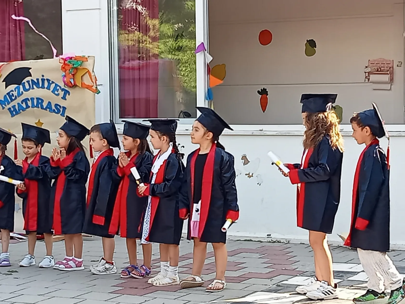 Anne ve Kızdan Aynı Gün Mezuniyet Gururu