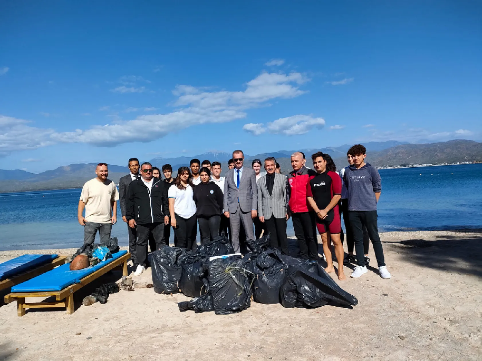 Fethiye'de Deniz Dibi ve Sahil Temizliği Yapıldı