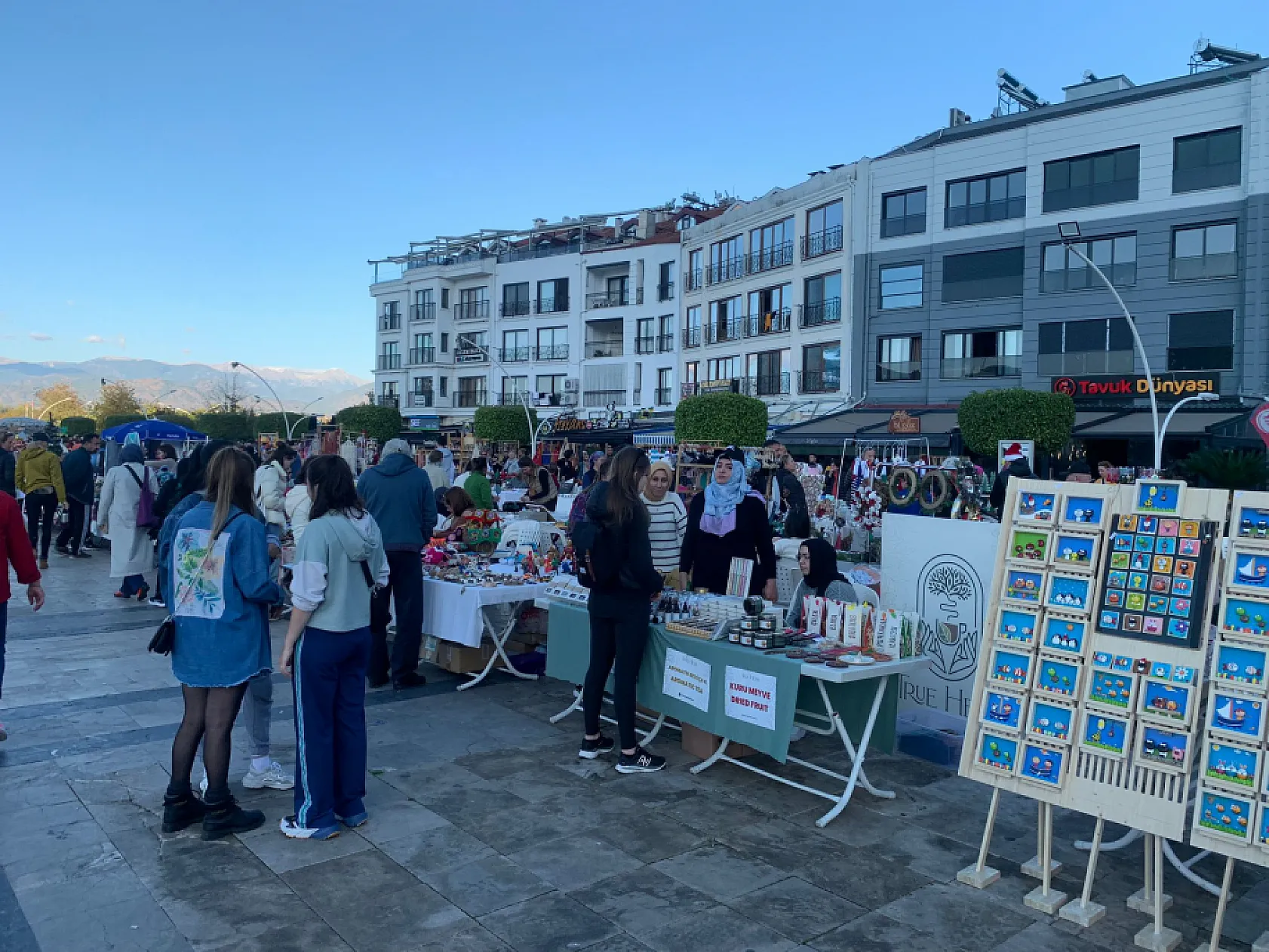 Fethiye Yeni Yıl Pazarı'na İkinci Gününde Yoğun İlgi