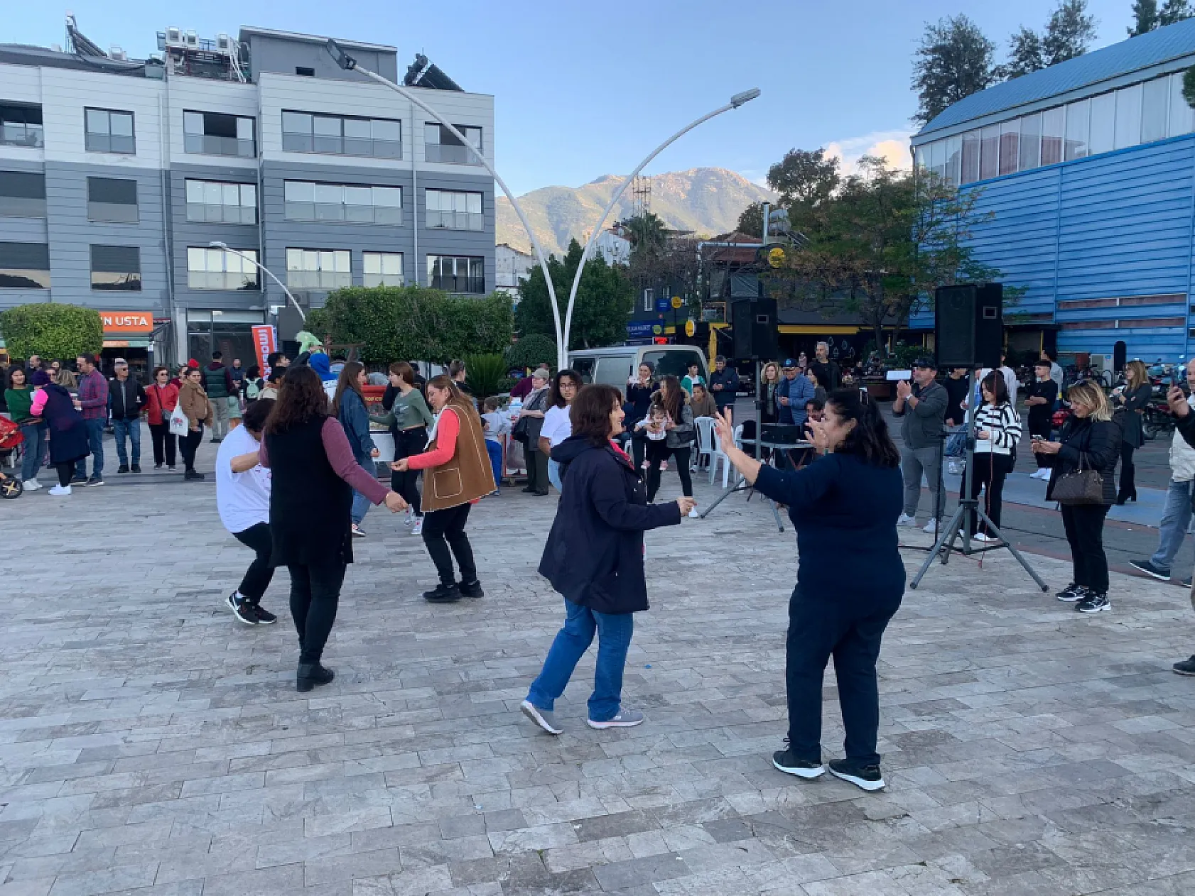 Fethiye Yeni Yıl Pazarı'na İkinci Gününde Yoğun İlgi