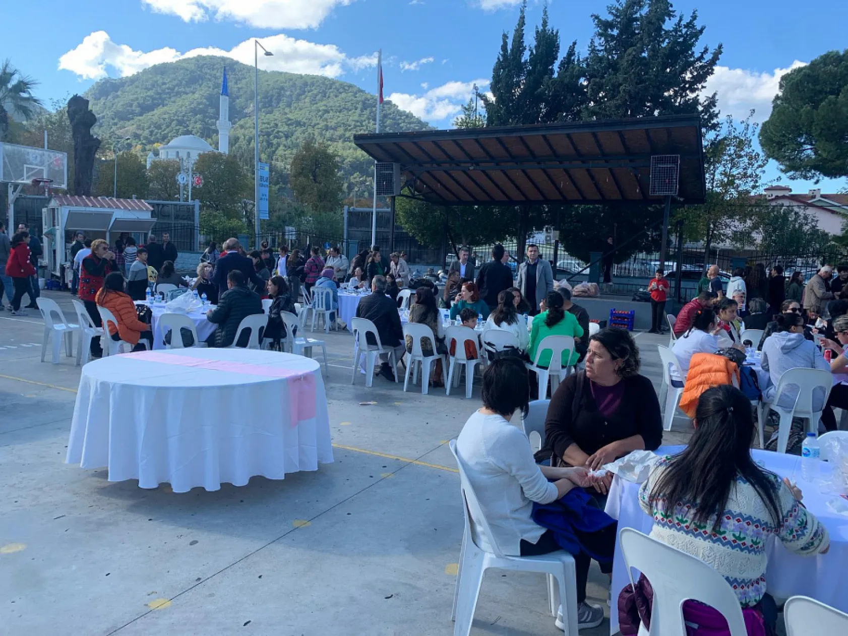 Fethiye Gazi Ortaokulu'ndan kermes etkinliği