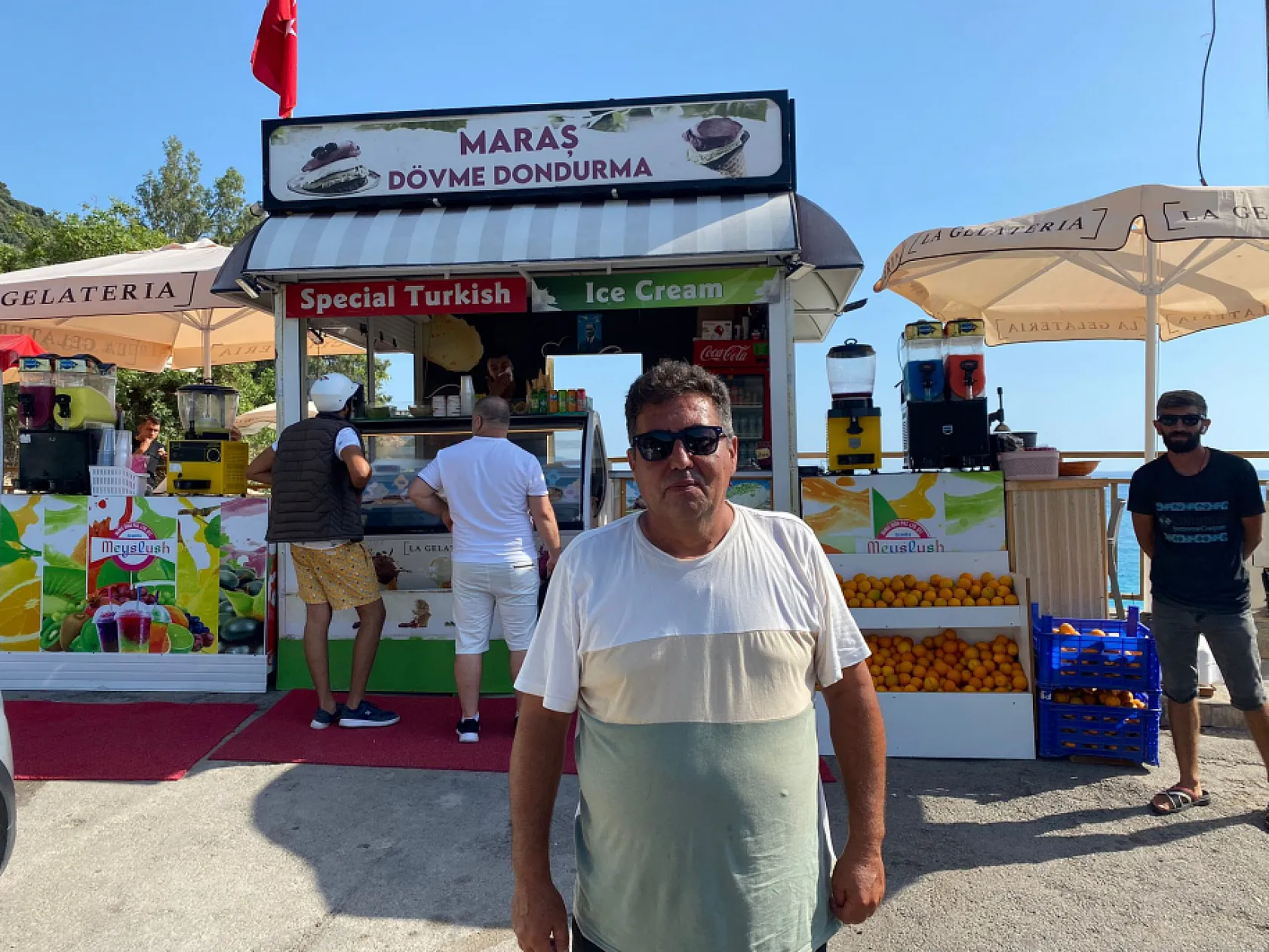 Ölüdeniz'de Satılan Dondurma Gündem Oldu, Büfe Müdürü Açıklama Yaptı