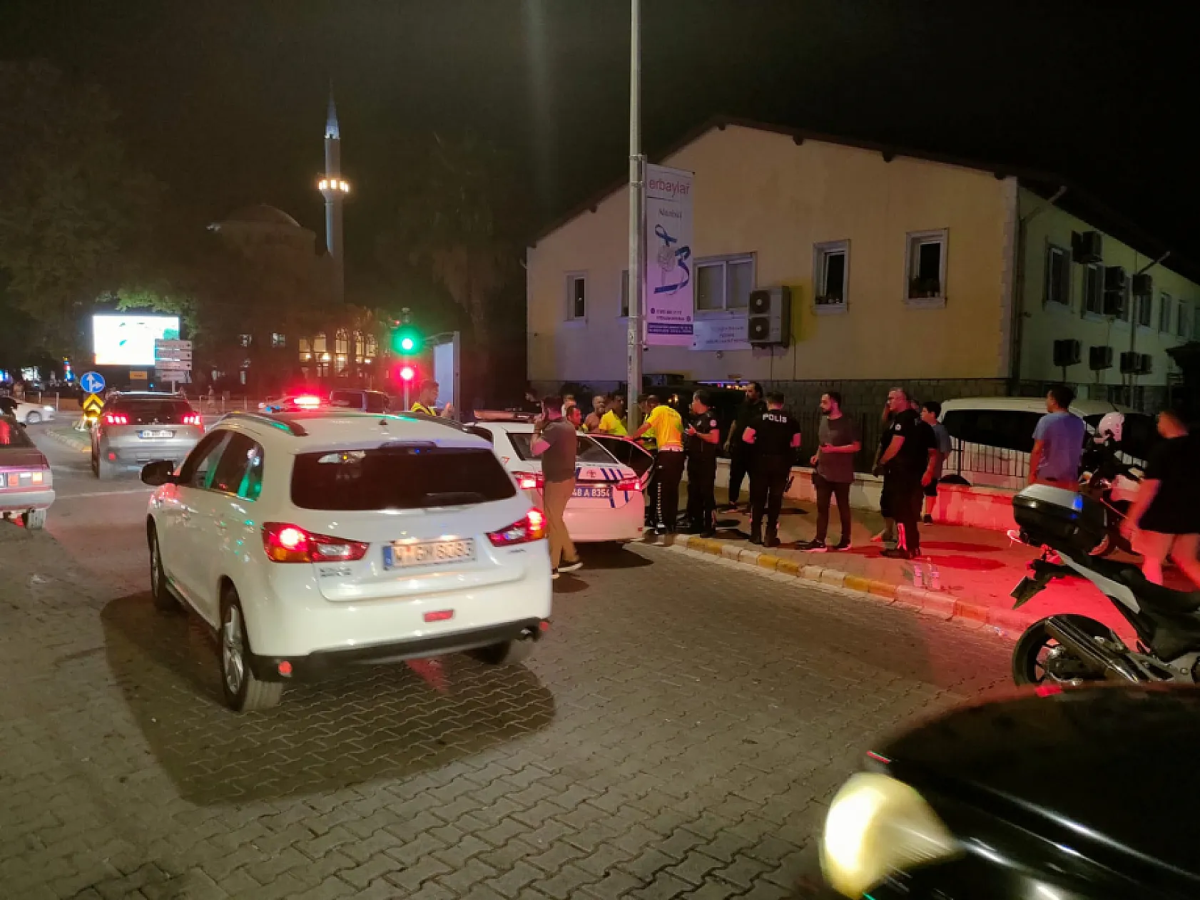 Fethiye'de Polisin Dur İhtarına Uymadı, Kaçarken Polisi Yaraladı