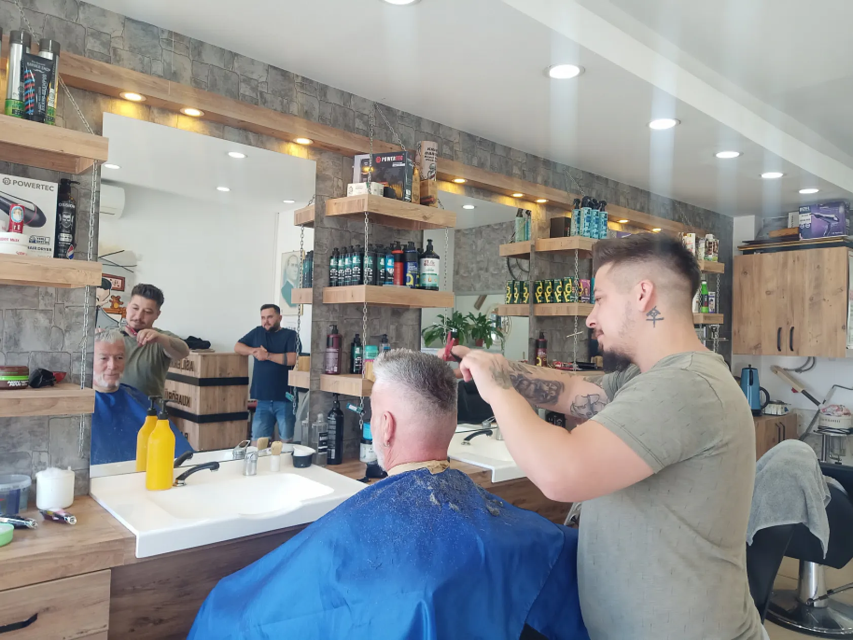 Fethiye'de Gençler Hangi Saç Kesim Stilini Tercih Ediyorlar 