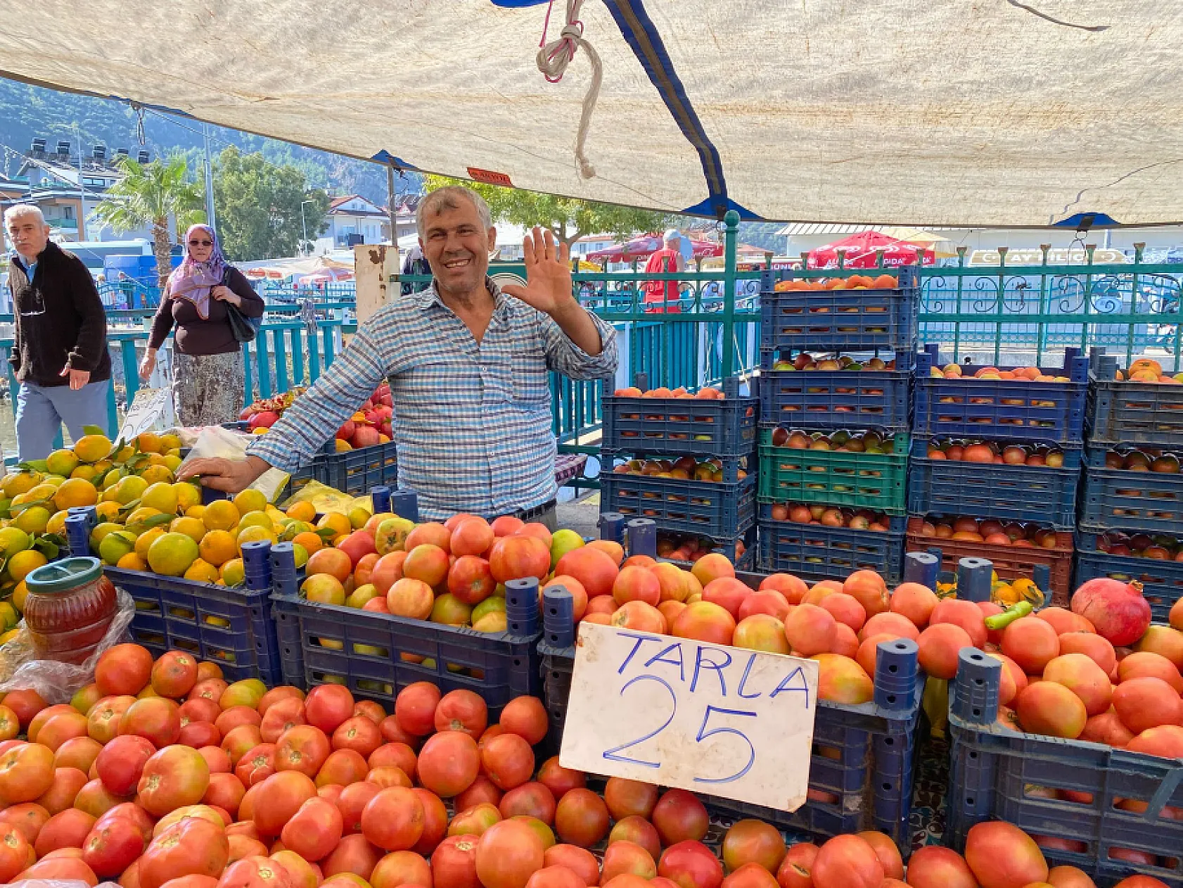 Fethiye Salı Pazarı Bugün Kuruldu, Vatandaş Yoğun İlgi Gösterdi