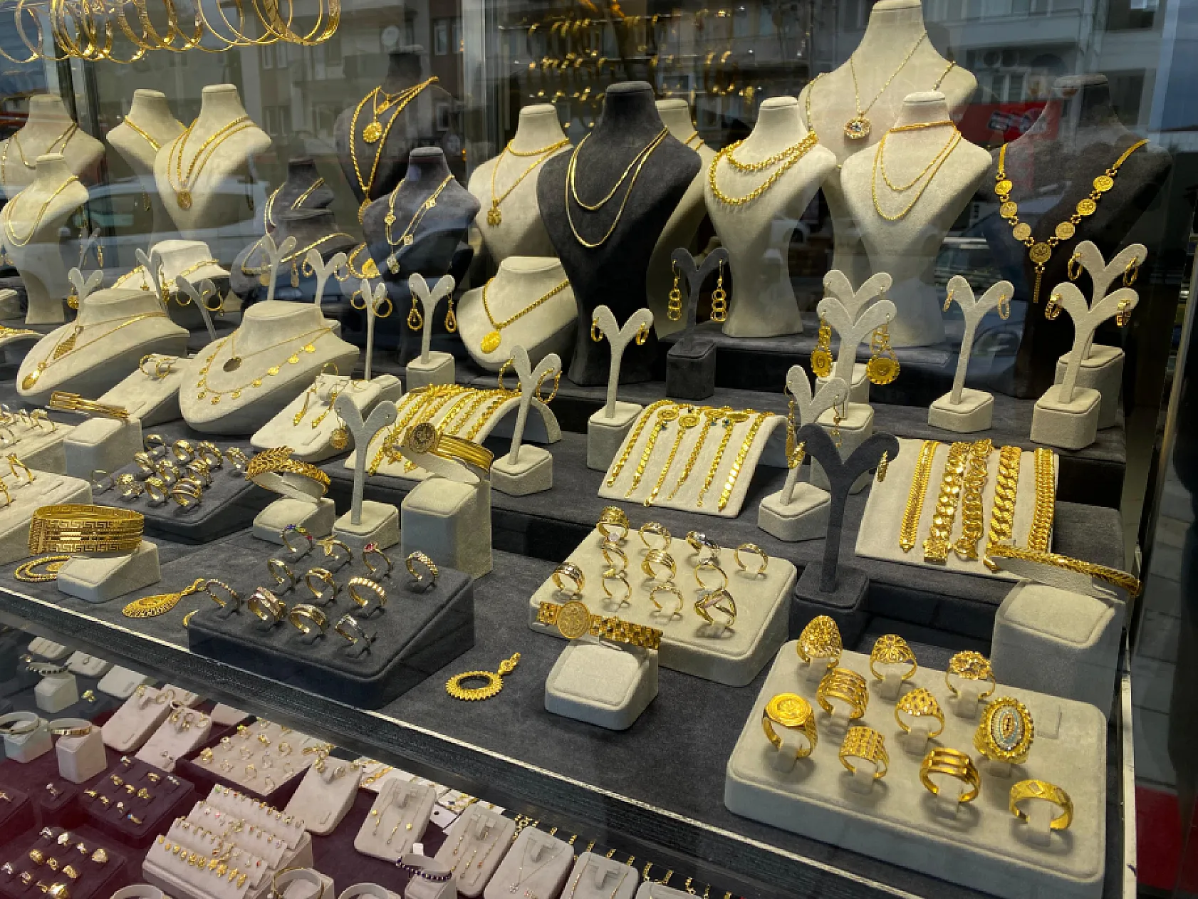 Fethiye'de sahte dolar krizi vatandaşı altına yönlendirdi