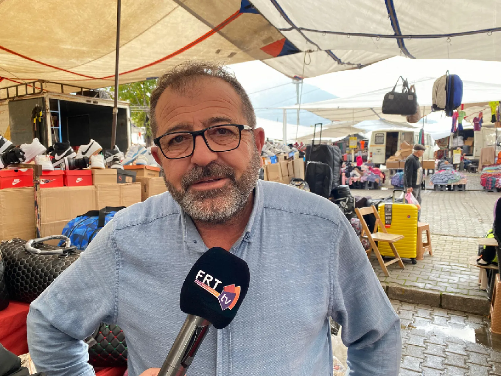 Fethiye Salı Pazarı'nda Yağmur Çanta Satışlarını Düşürdü