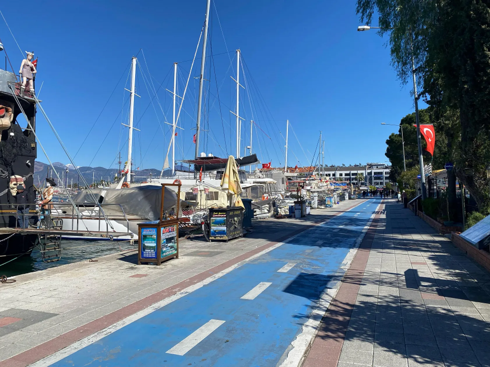 Havalar soğudu, Fethiye sahilleri bomboş kaldı