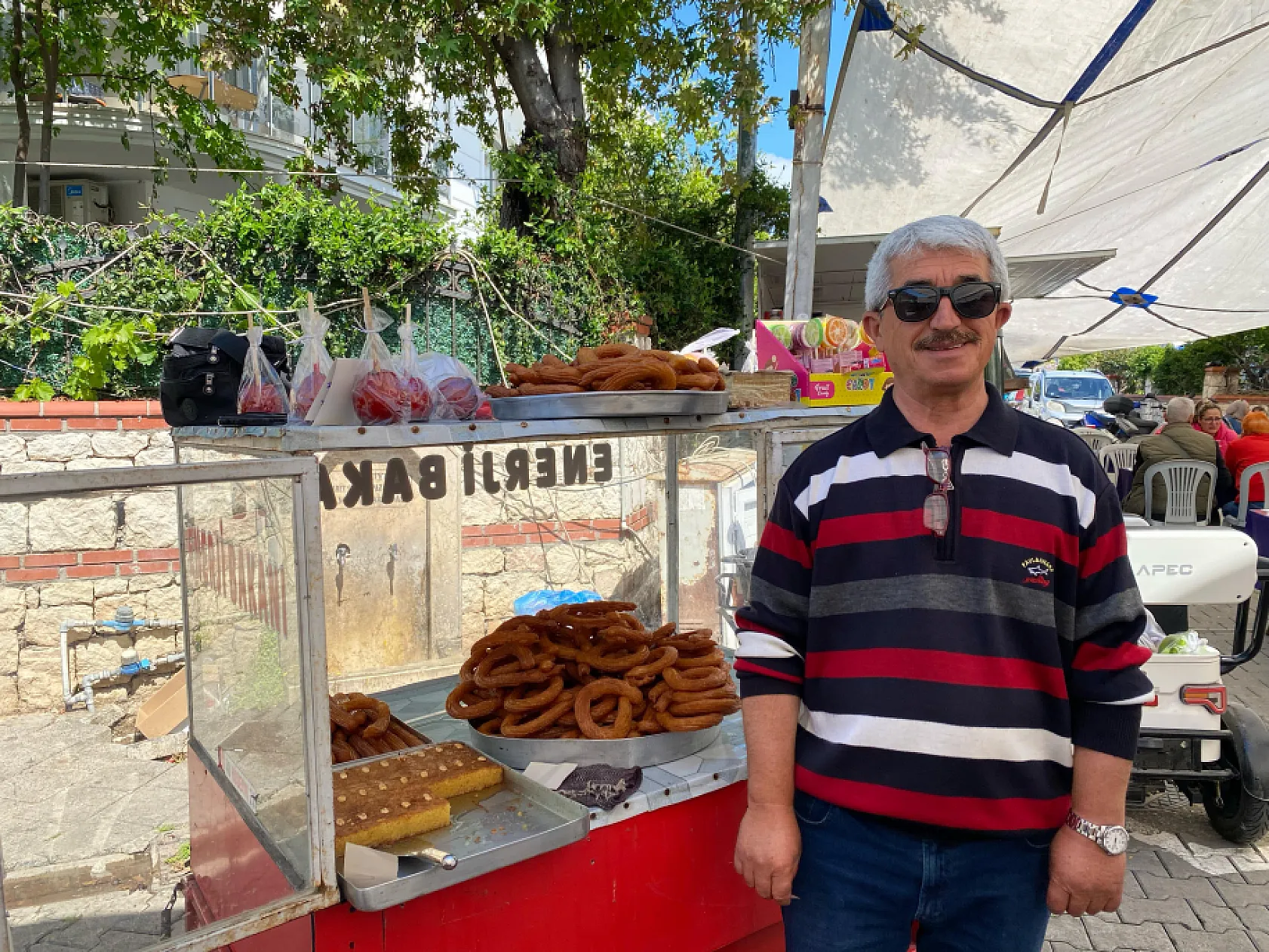 Fethiye'nin sevilen tatlıcısı ilgi görüyor