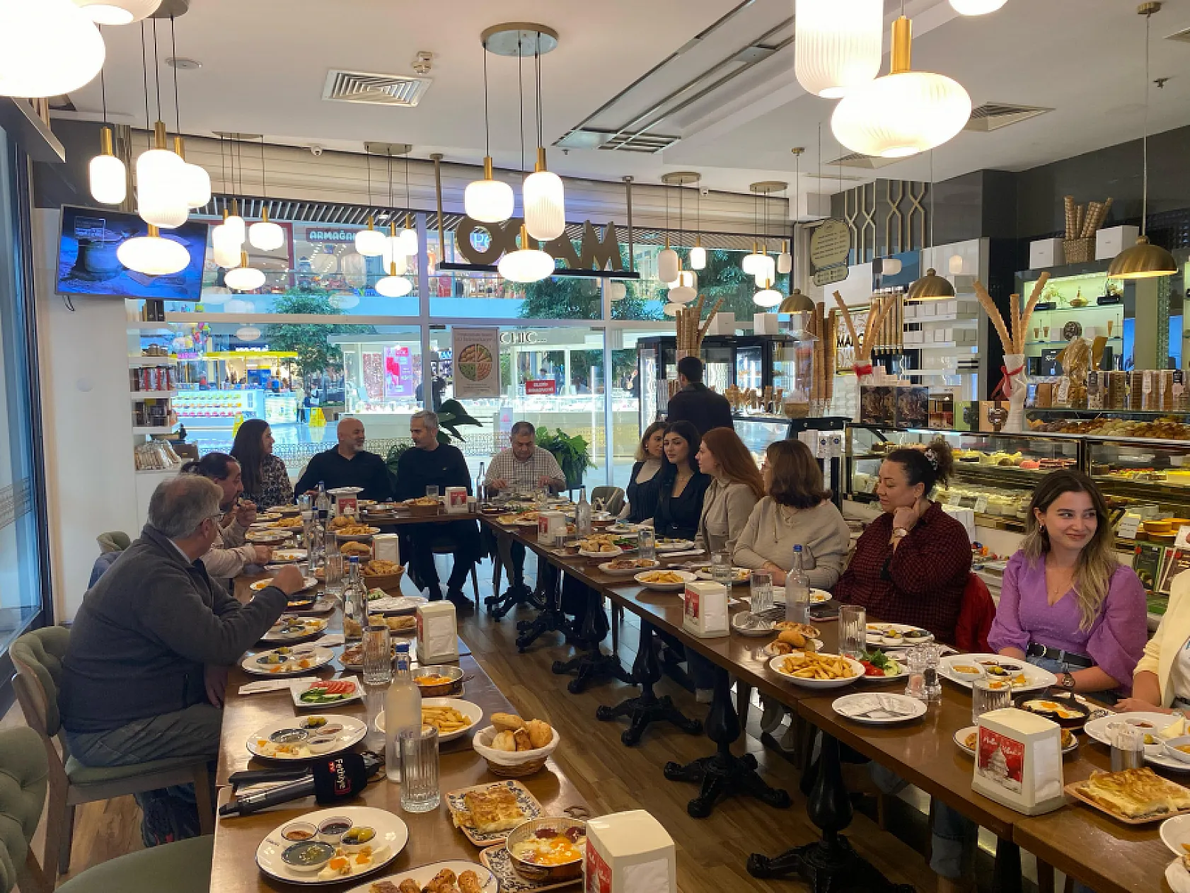 Rehabilitasyon merkezi ve engelli dernekleri temsilcileri Erasta Mado'da bir araya geldi