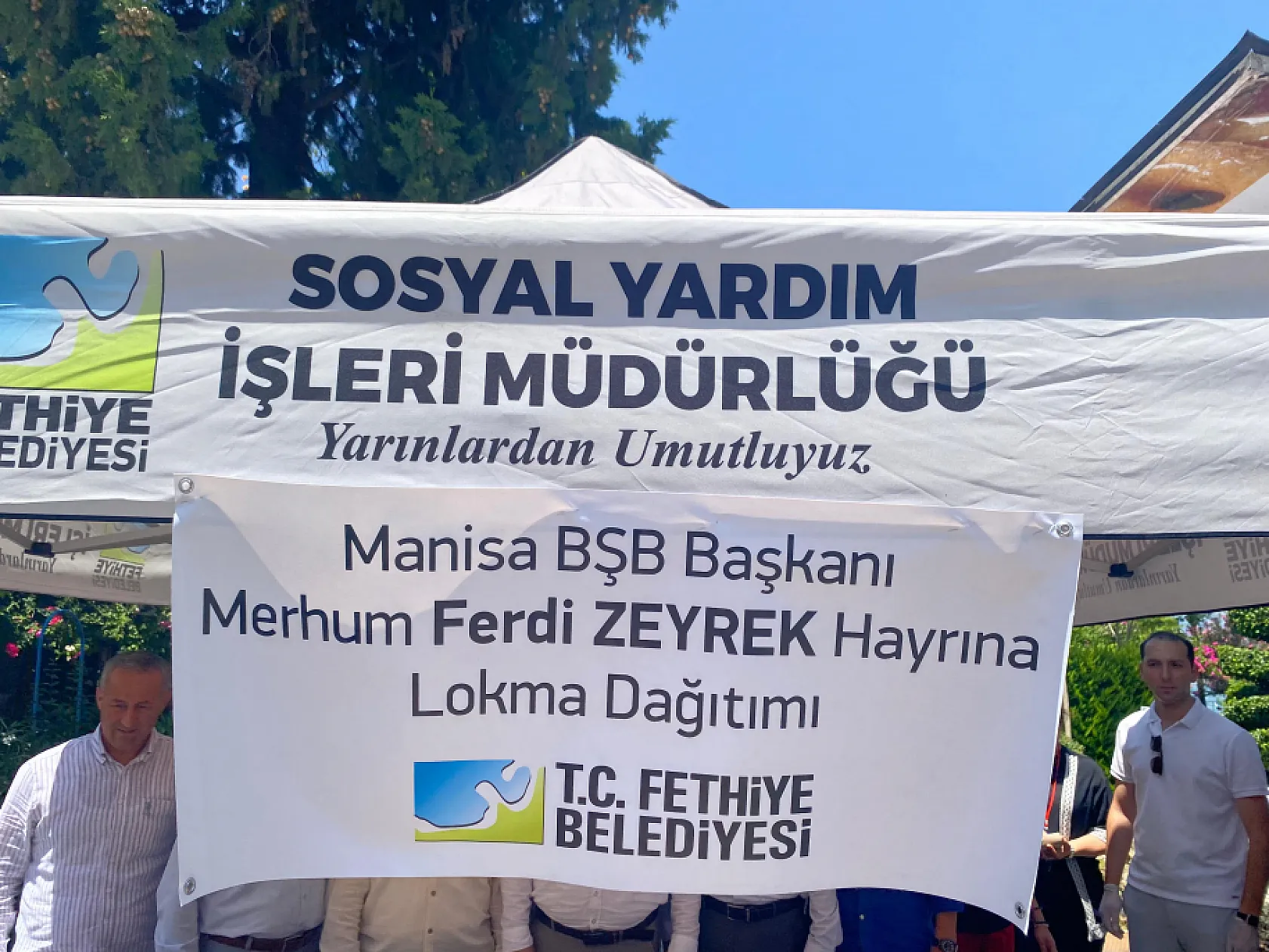 Fethiye'de Merhum Ferdi Zeyrek Hayrına Lokma Dağıtıldı